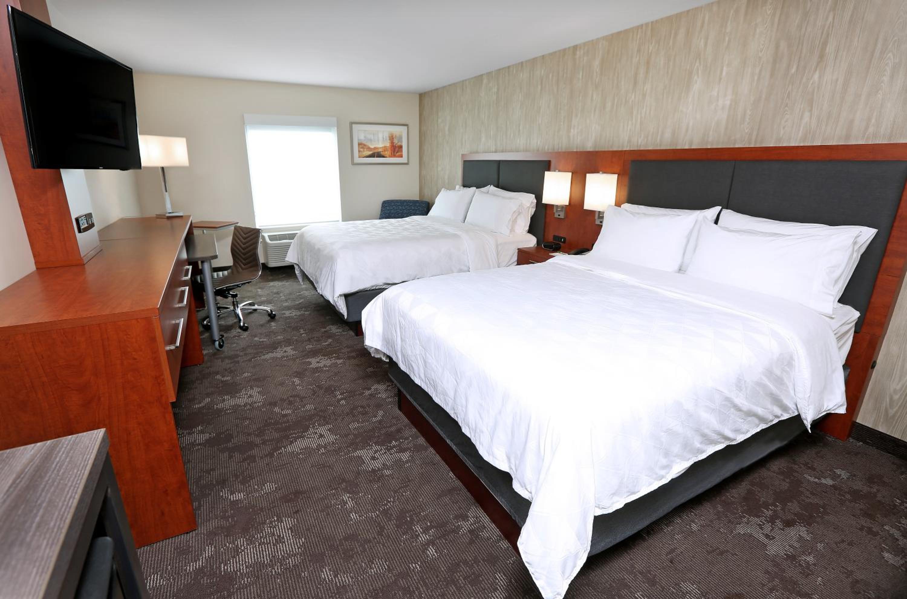 Standard Queen Room with Two Queen Beds - Communications Accessible photo 1