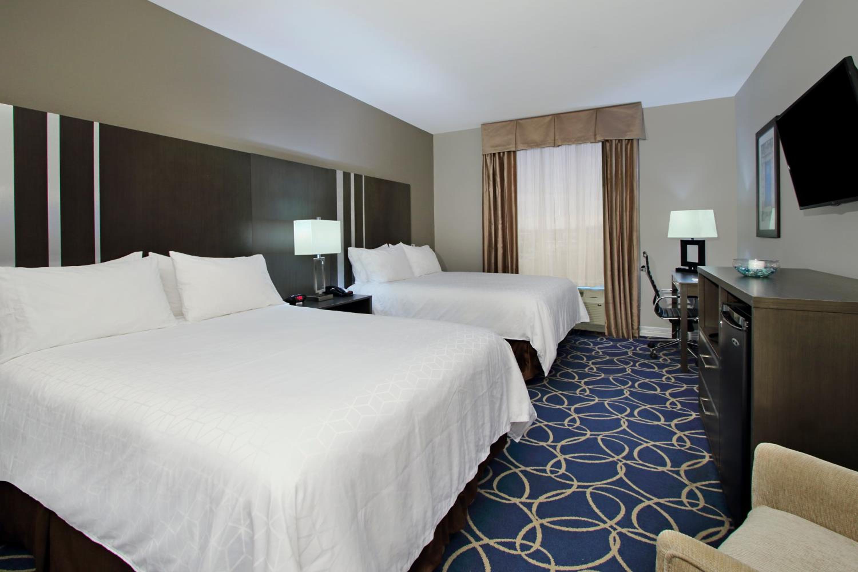 Room with Two Beds - Hearing Accessible - Non-Smoking photo 2