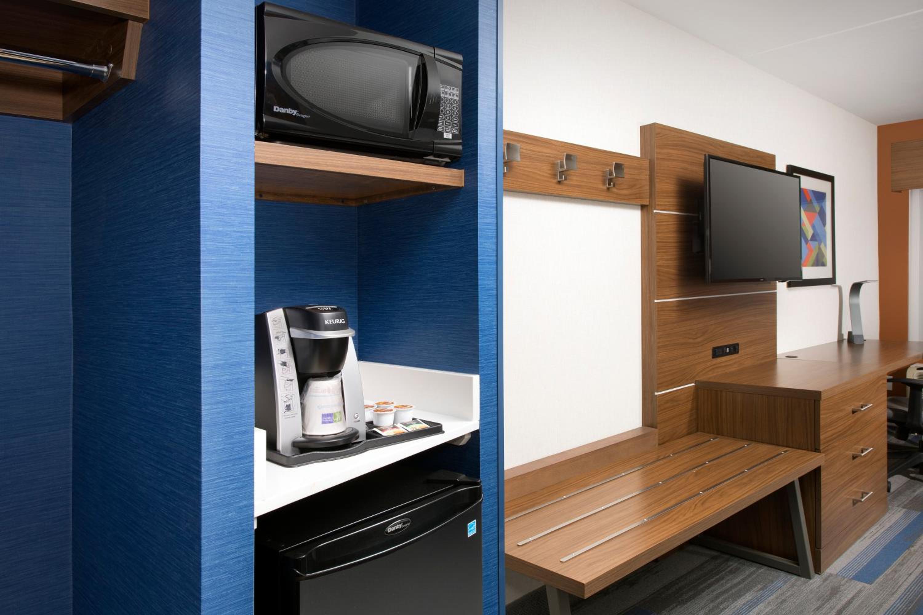 Suite - Hearing Accessible - Non-Smoking