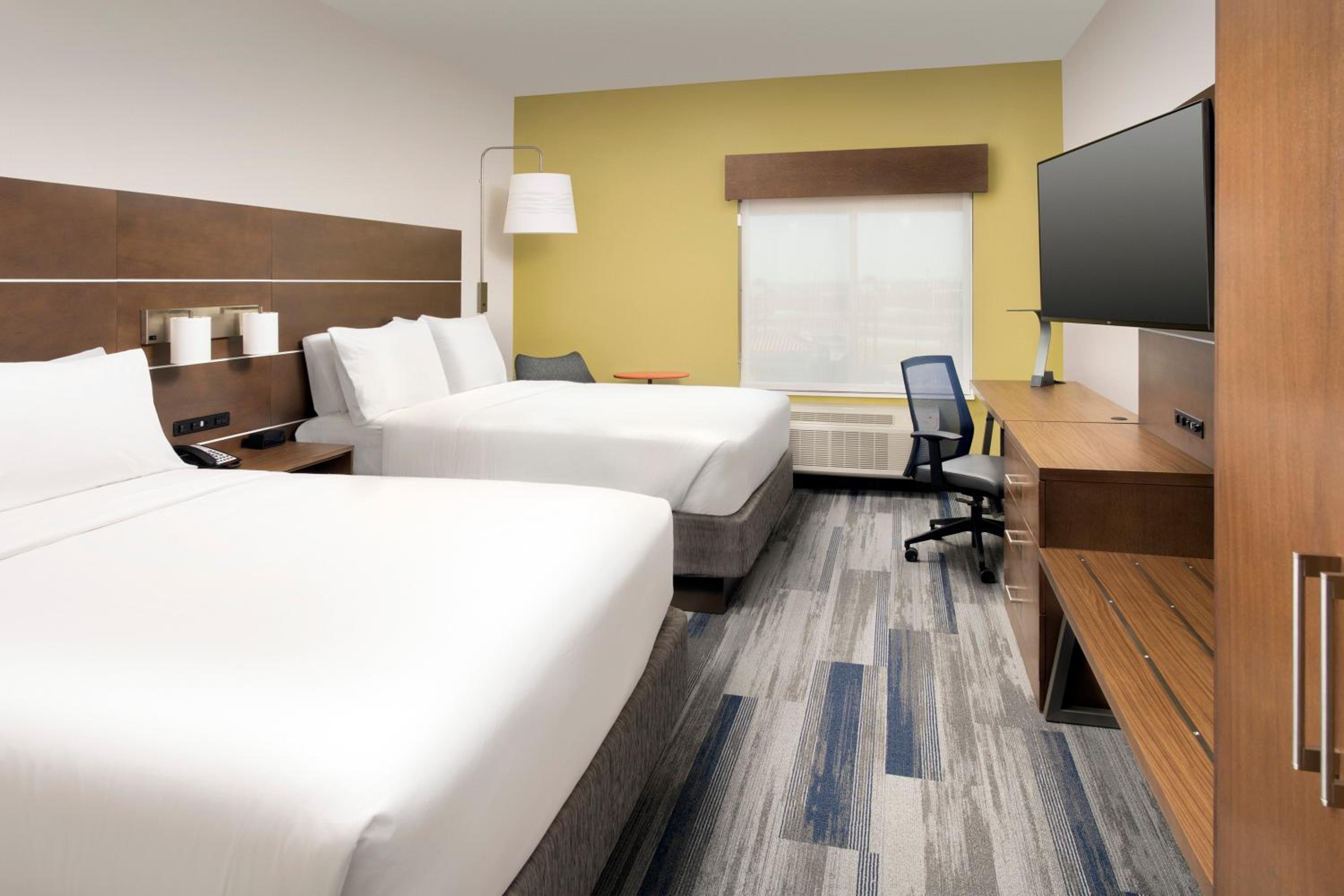Standard Queen Room with Two Queen Beds - Communications Accessible