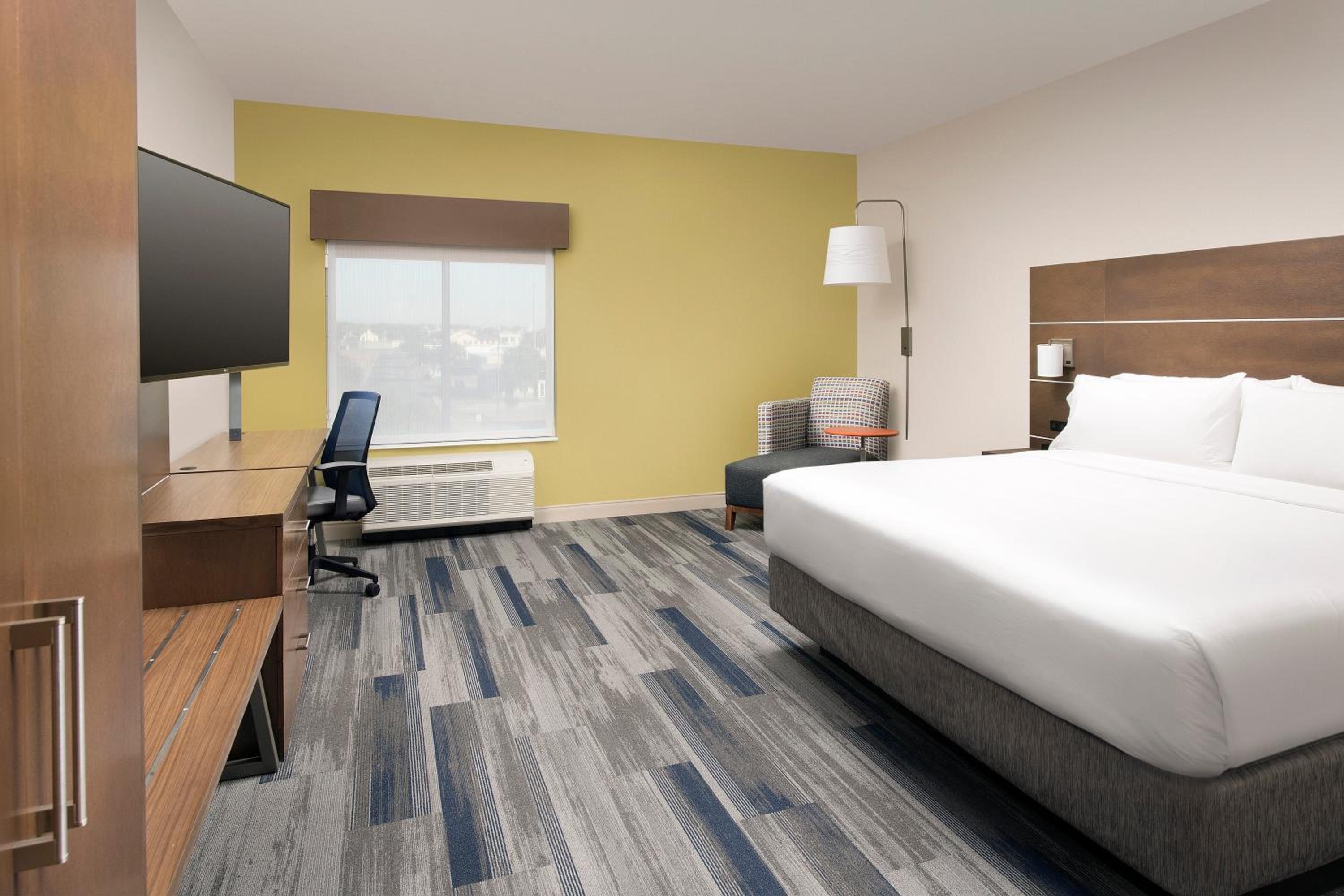 King Room with Roll-In Shower - Disability Access