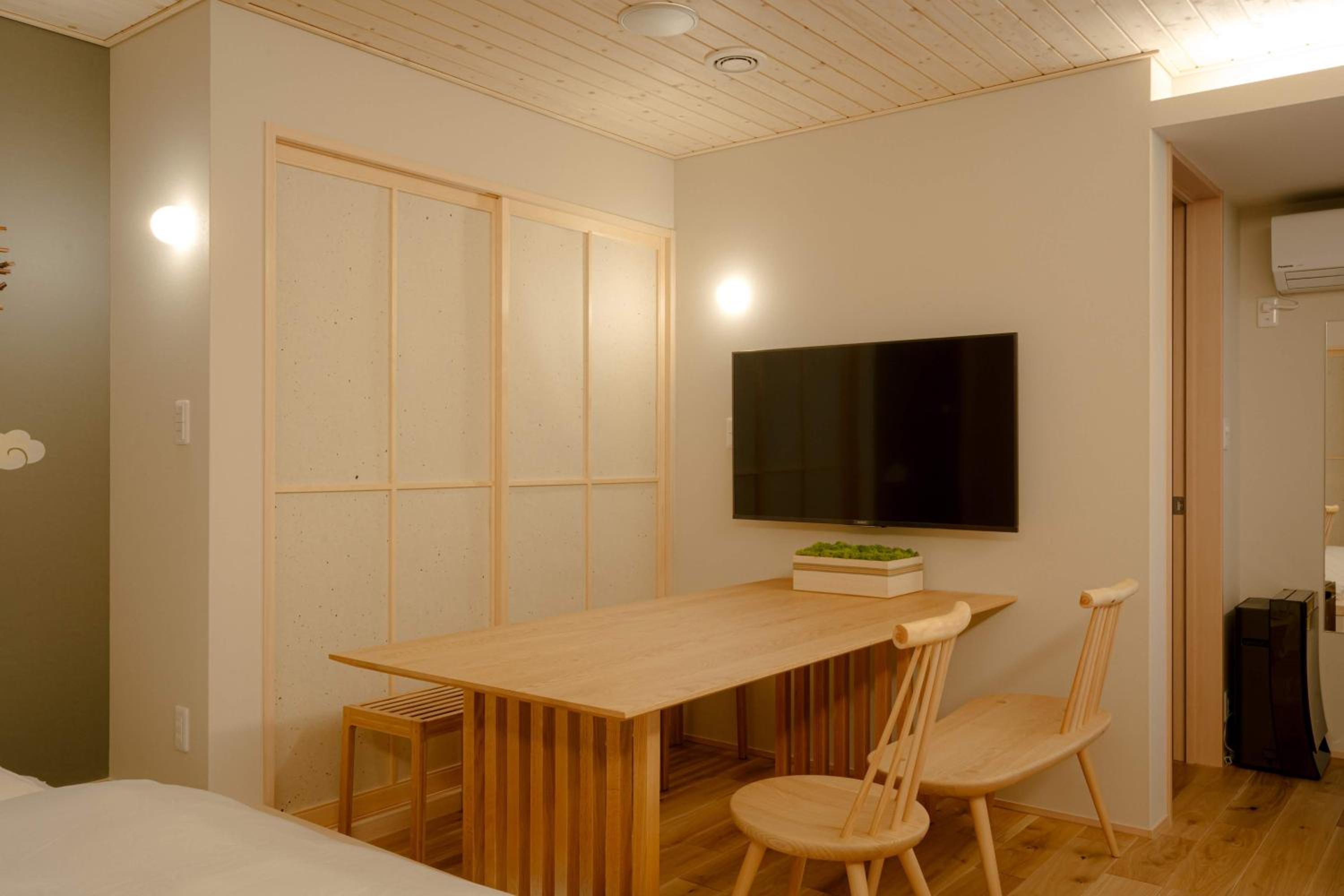 Superior Family Room - Photo 11