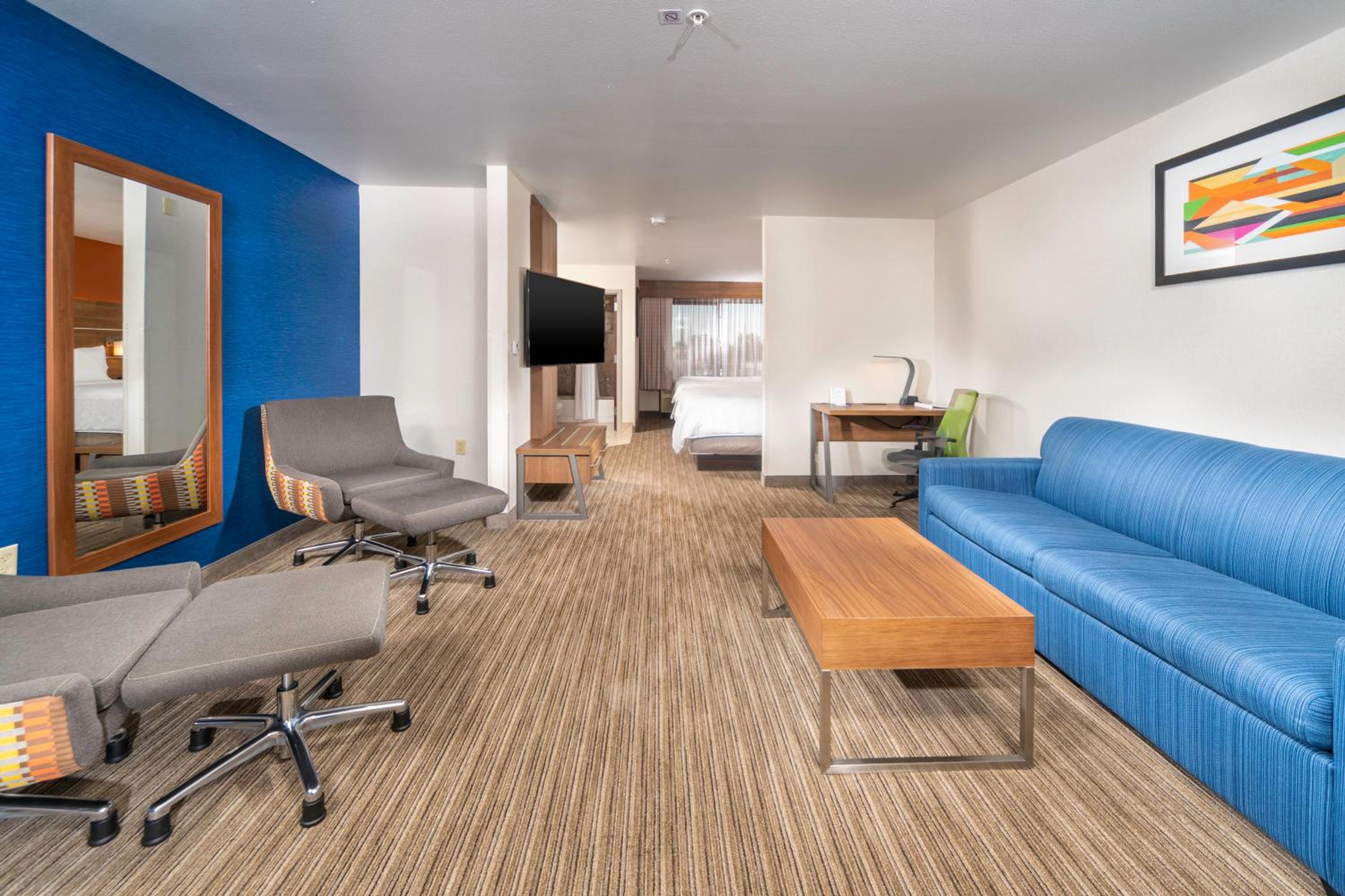 Suite with Two Queen Beds - Photo 5