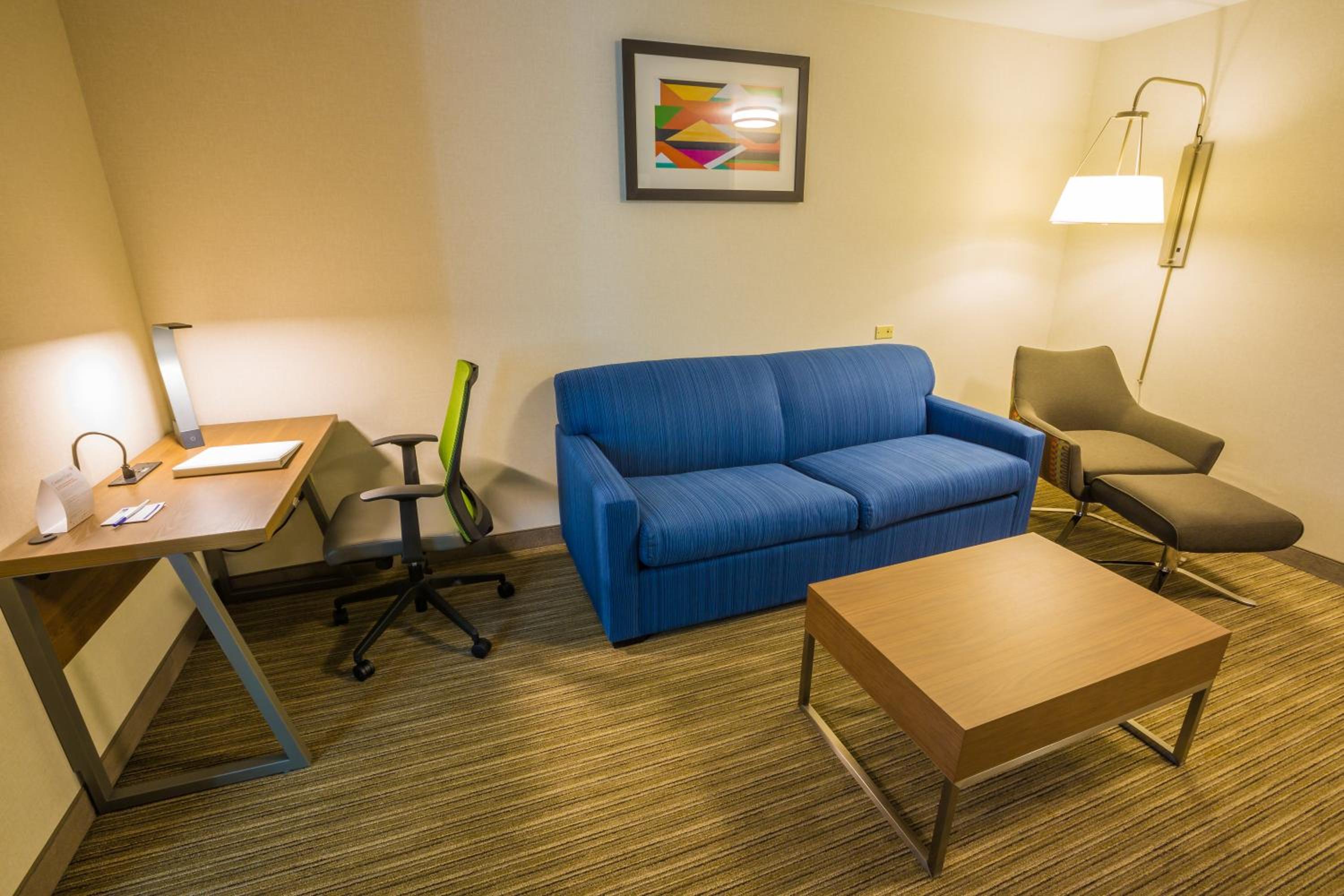 Suite with Two Queen Beds - Photo 2