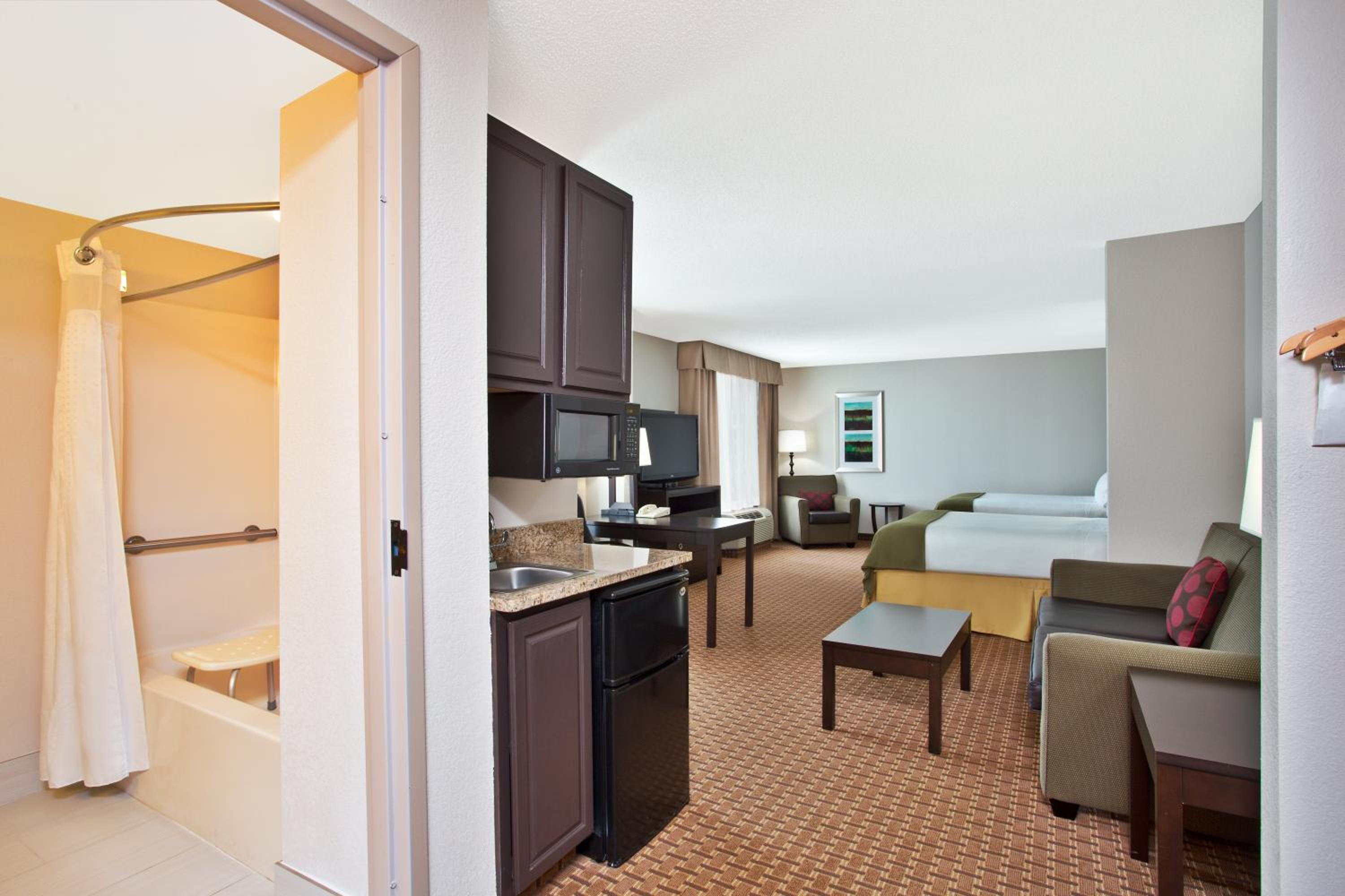 Queen Room with Two Queen Beds and Sofa Bed - Photo 1