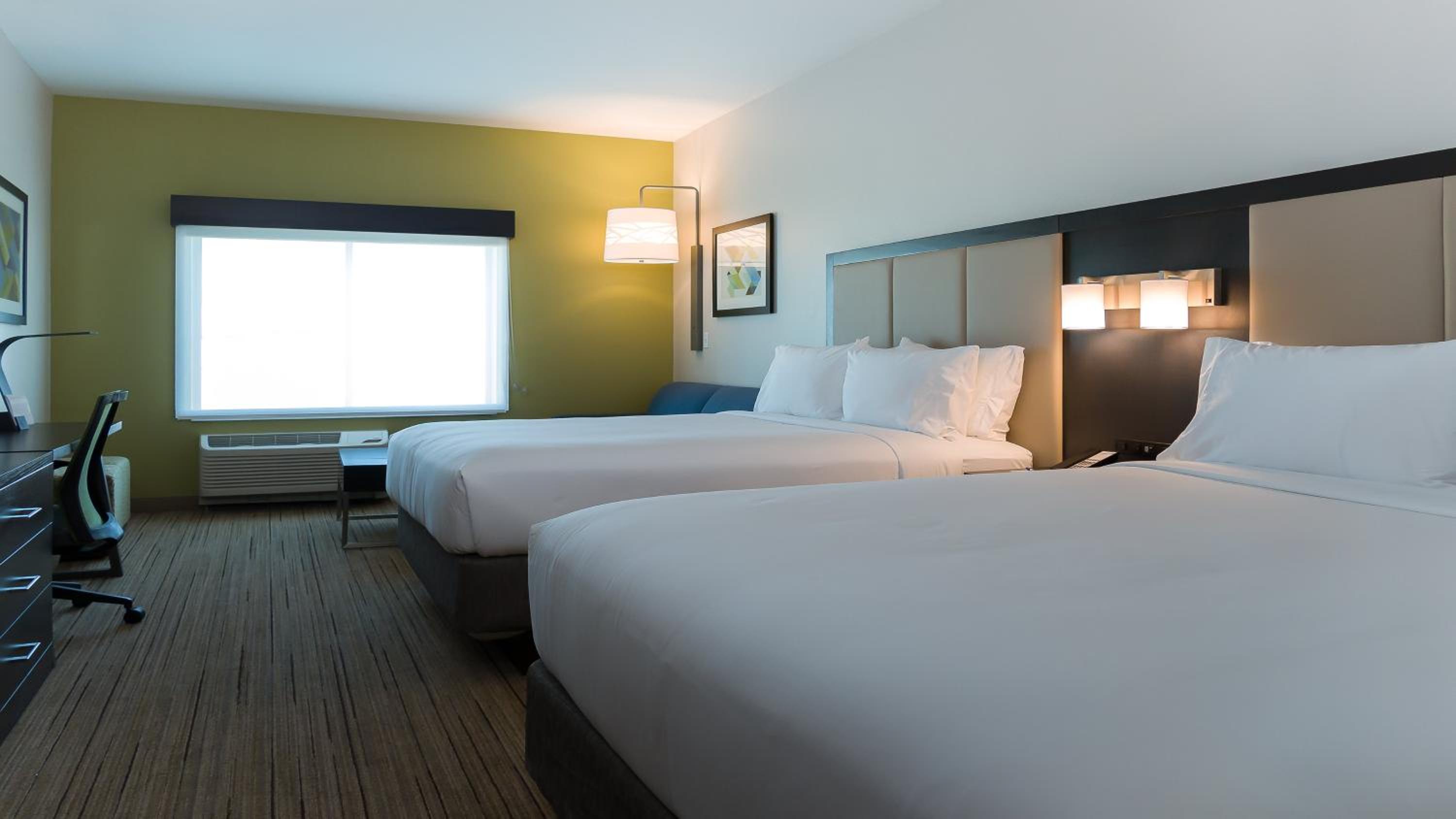 Suite with Two Queen Beds - Photo 2