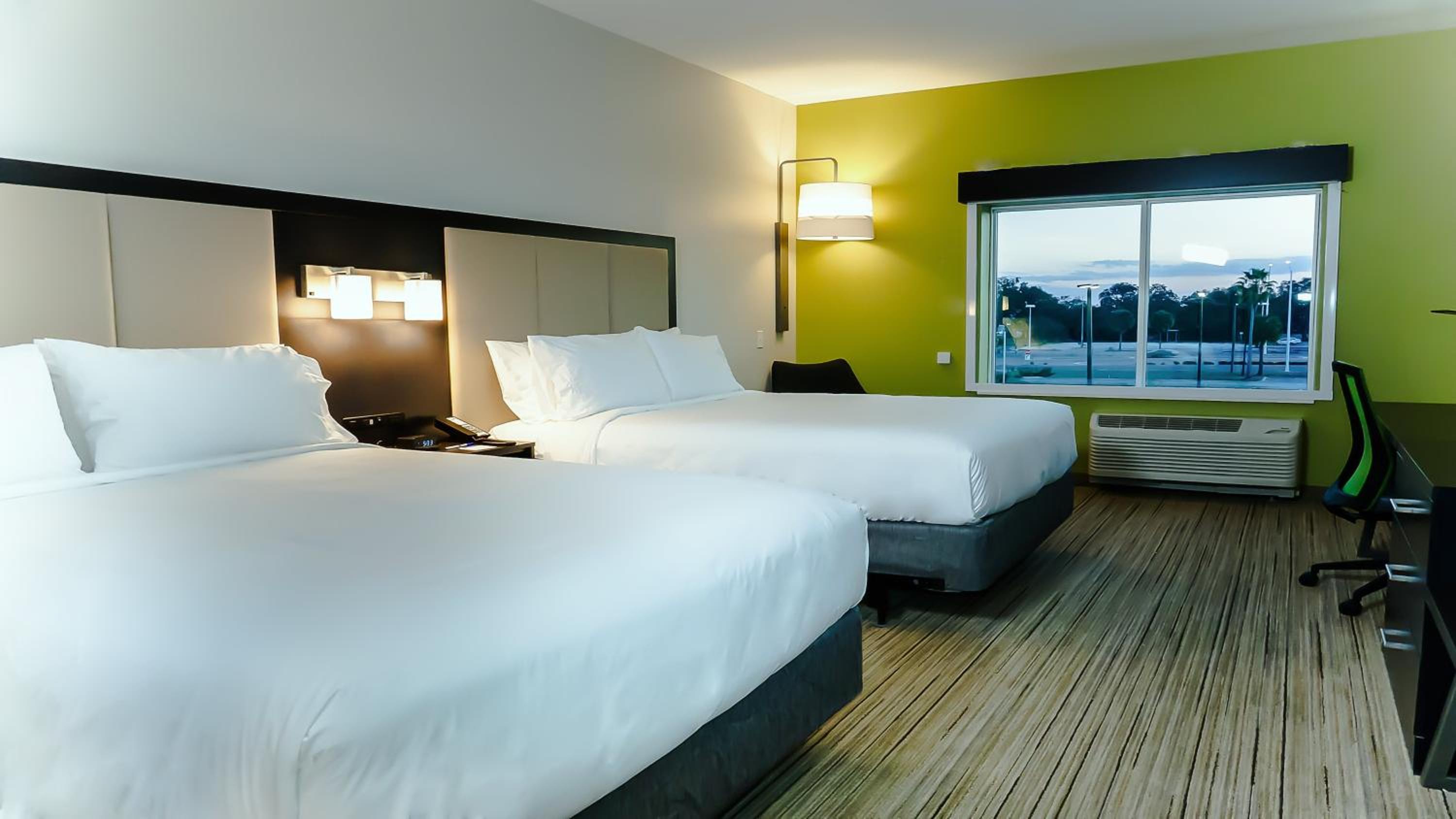 Standard Queen Room with Two Queen Beds - Photo 2