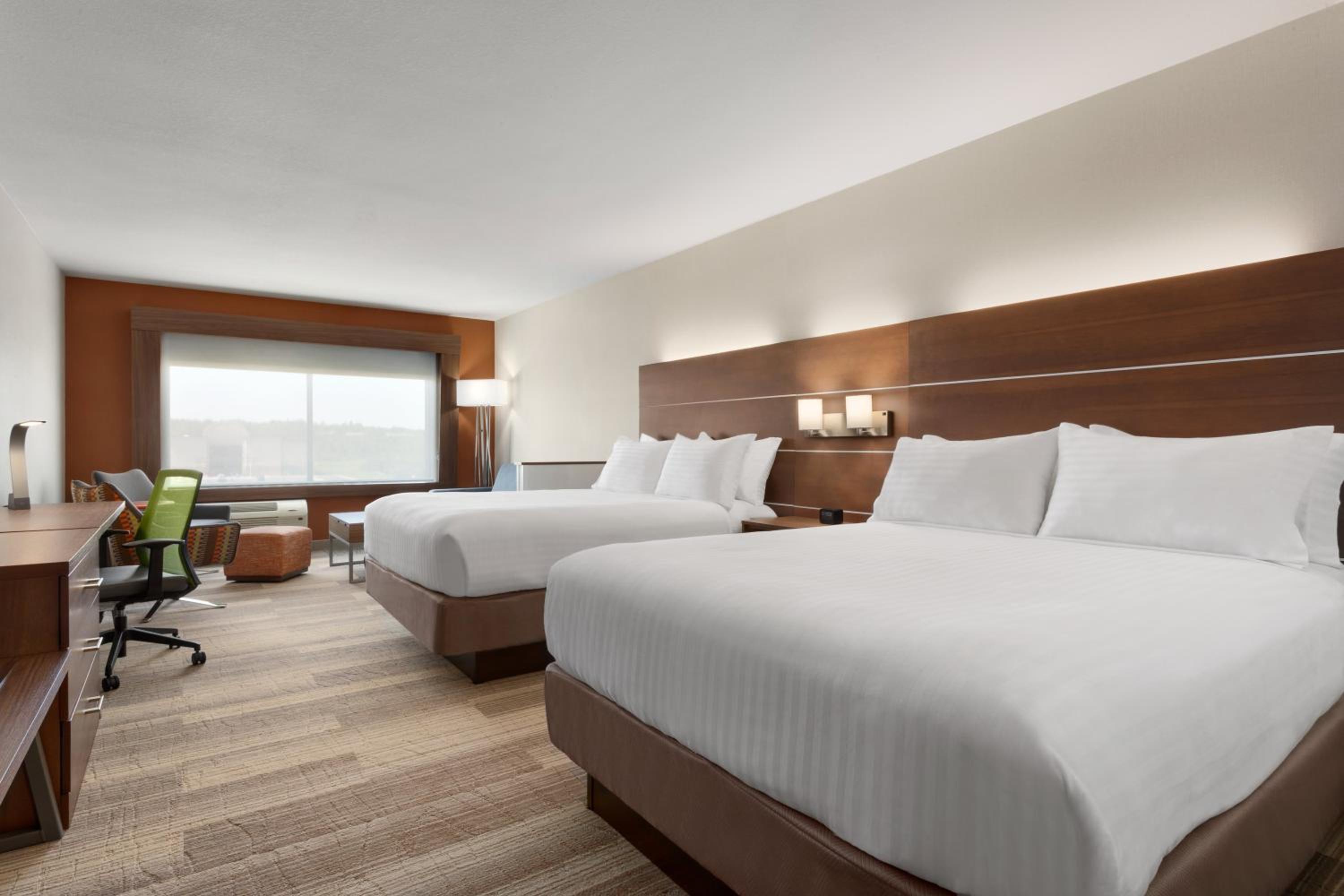 Queen Suite with Two Queen Beds