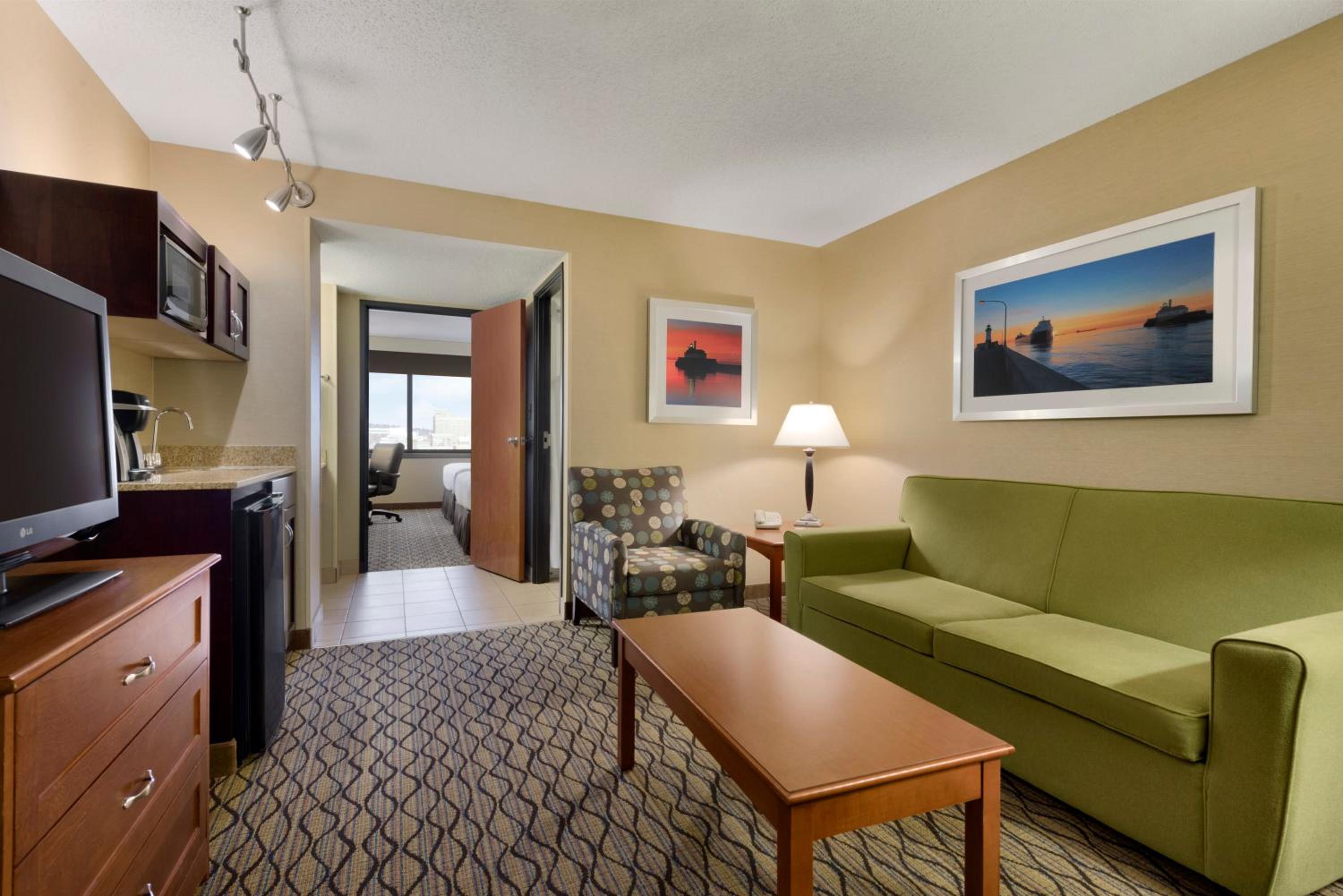 One-Bedroom Suite with Sofa Bed - Photo 4