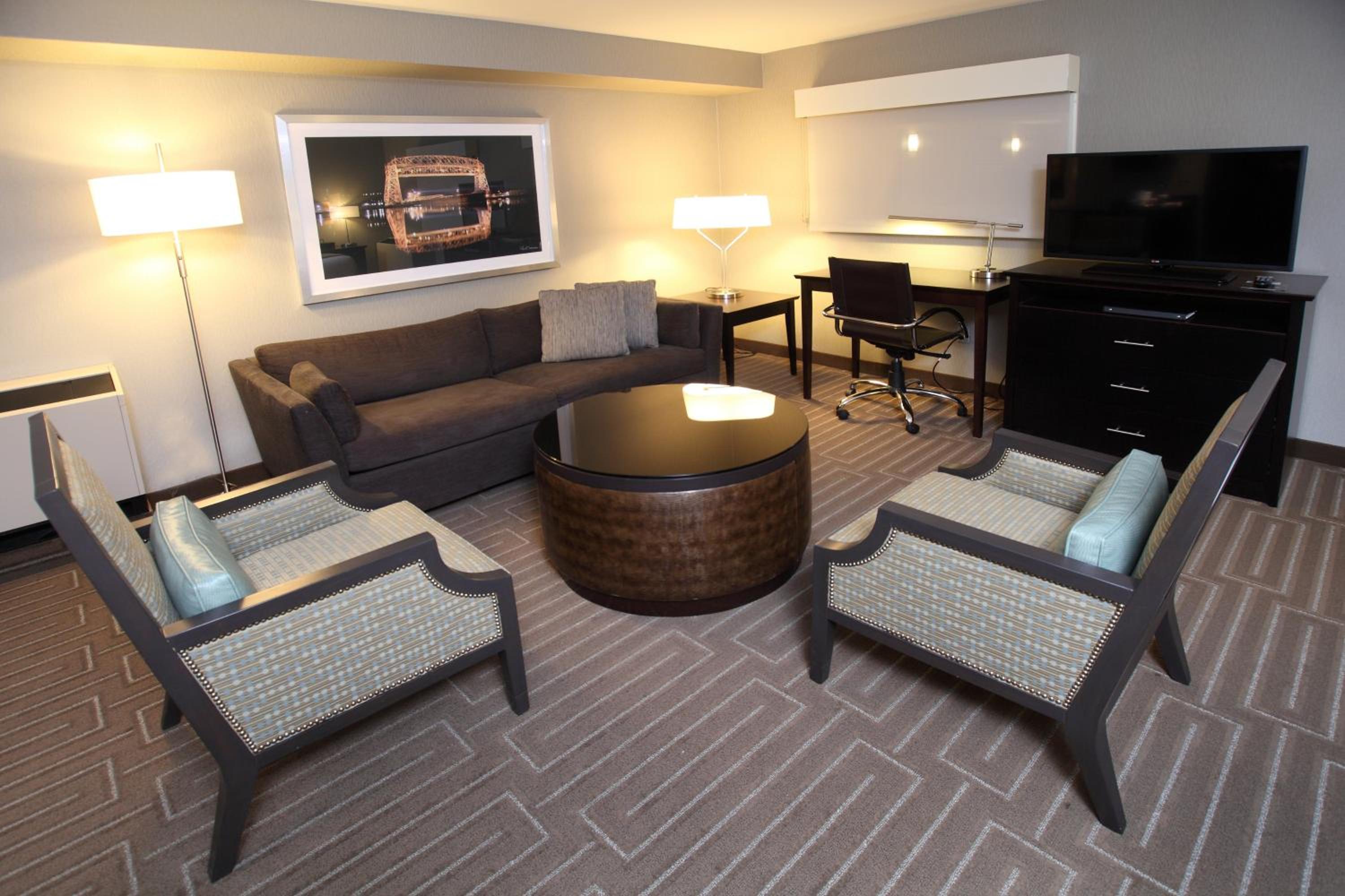 King Suite With Spa Bath - Photo 3