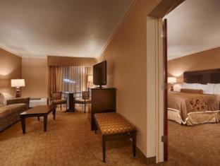 King Room with Pool View - Non-Smoking - Photo 2