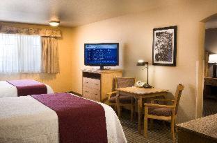 Larger Executive King Suite with Four King Beds and Wet Bar - Non-Smoking - Photo 1