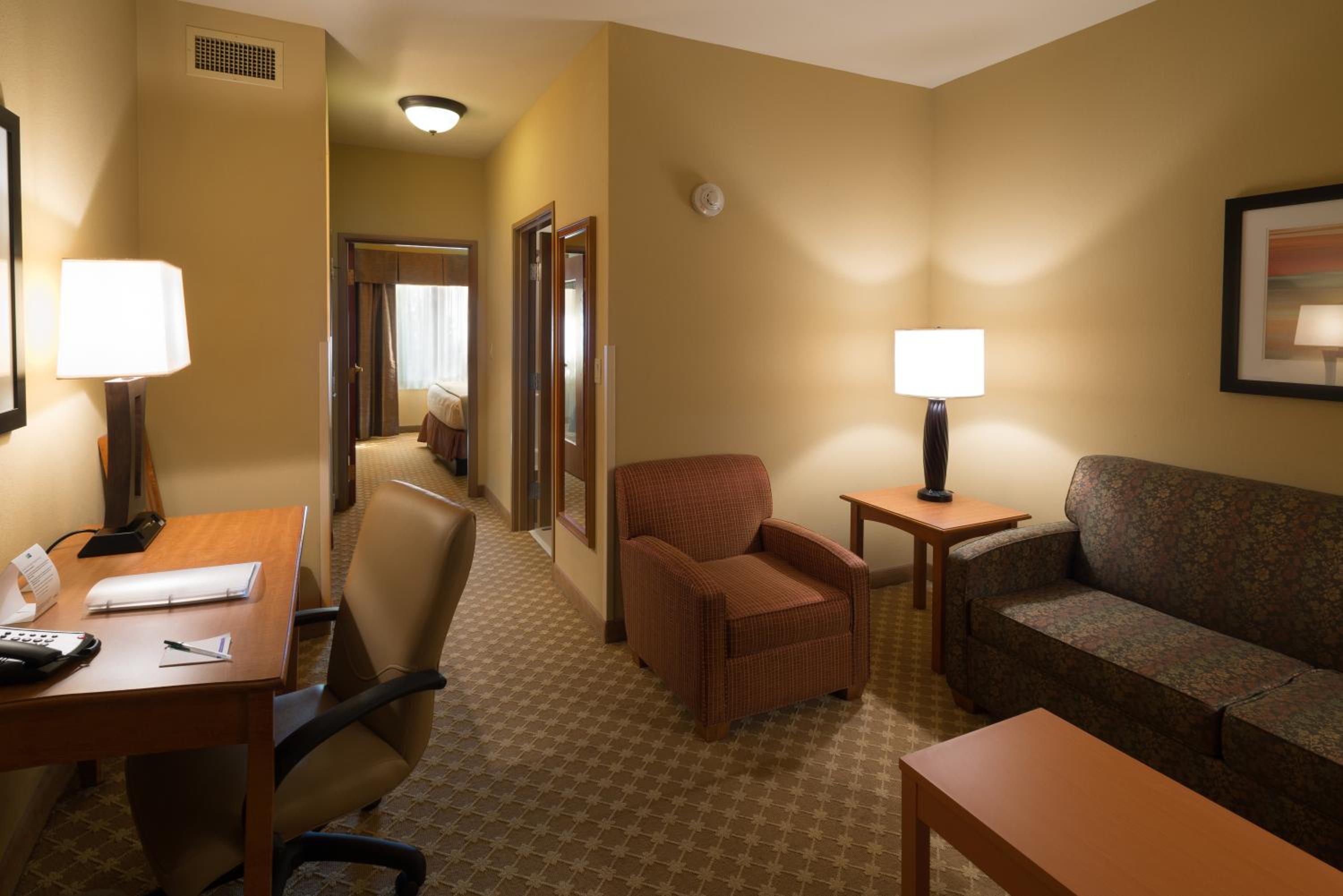 One-Bedroom Suite with Sofa Bed - Photo 8