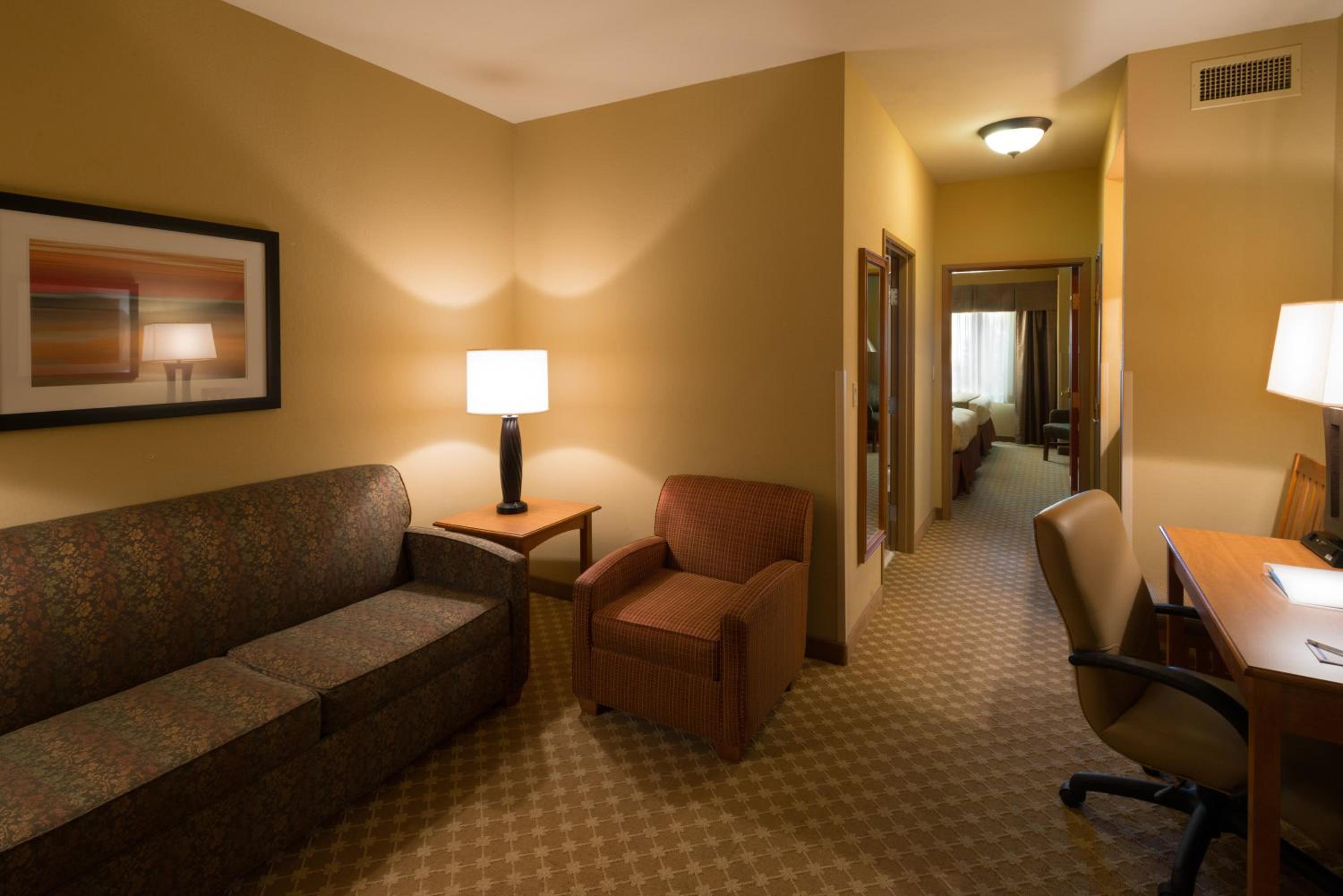 One-Bedroom Suite with Two Queen Beds - Photo 4