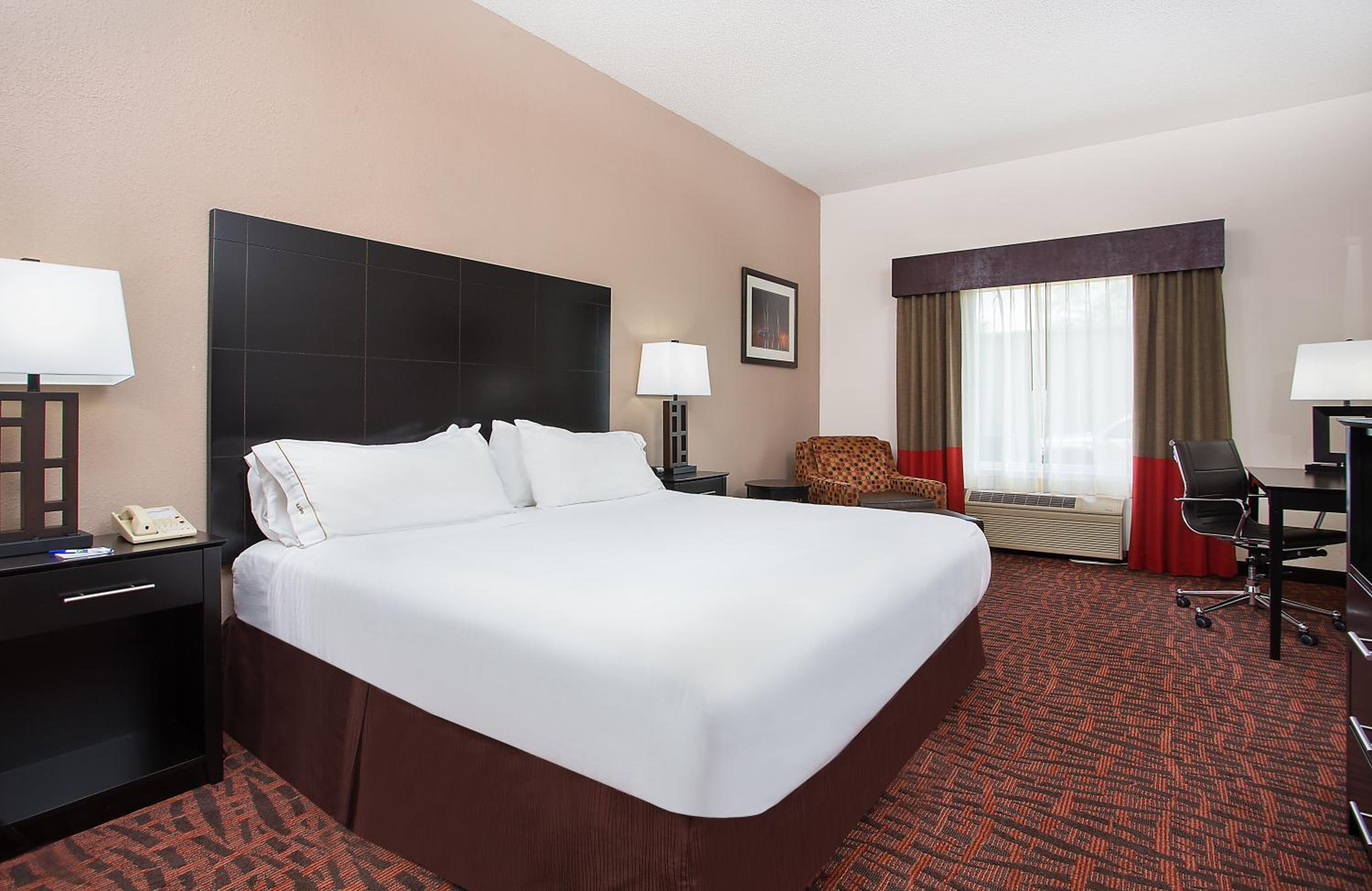 Standard King Room with Accessible Tub - Mobility Access - Photo 1