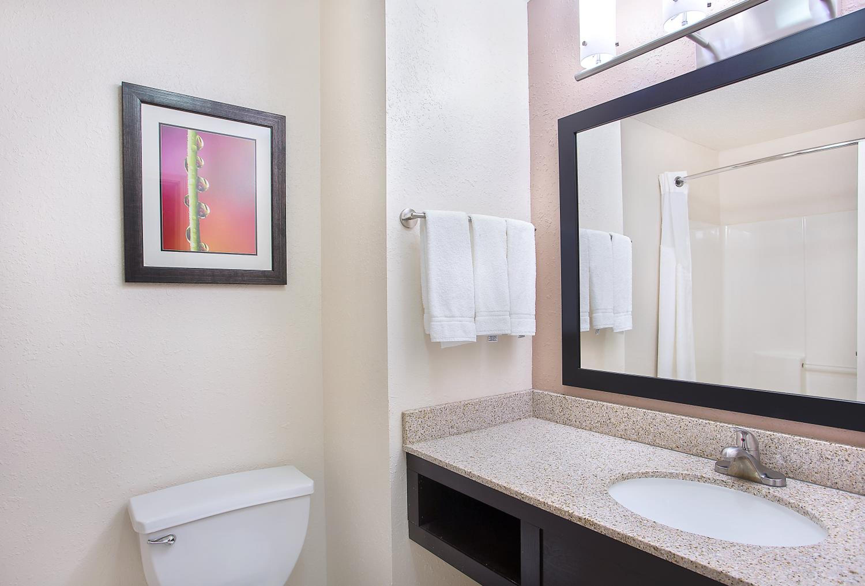 Room with Two Beds - Hearing Accessible - Non-Smoking - Photo 2