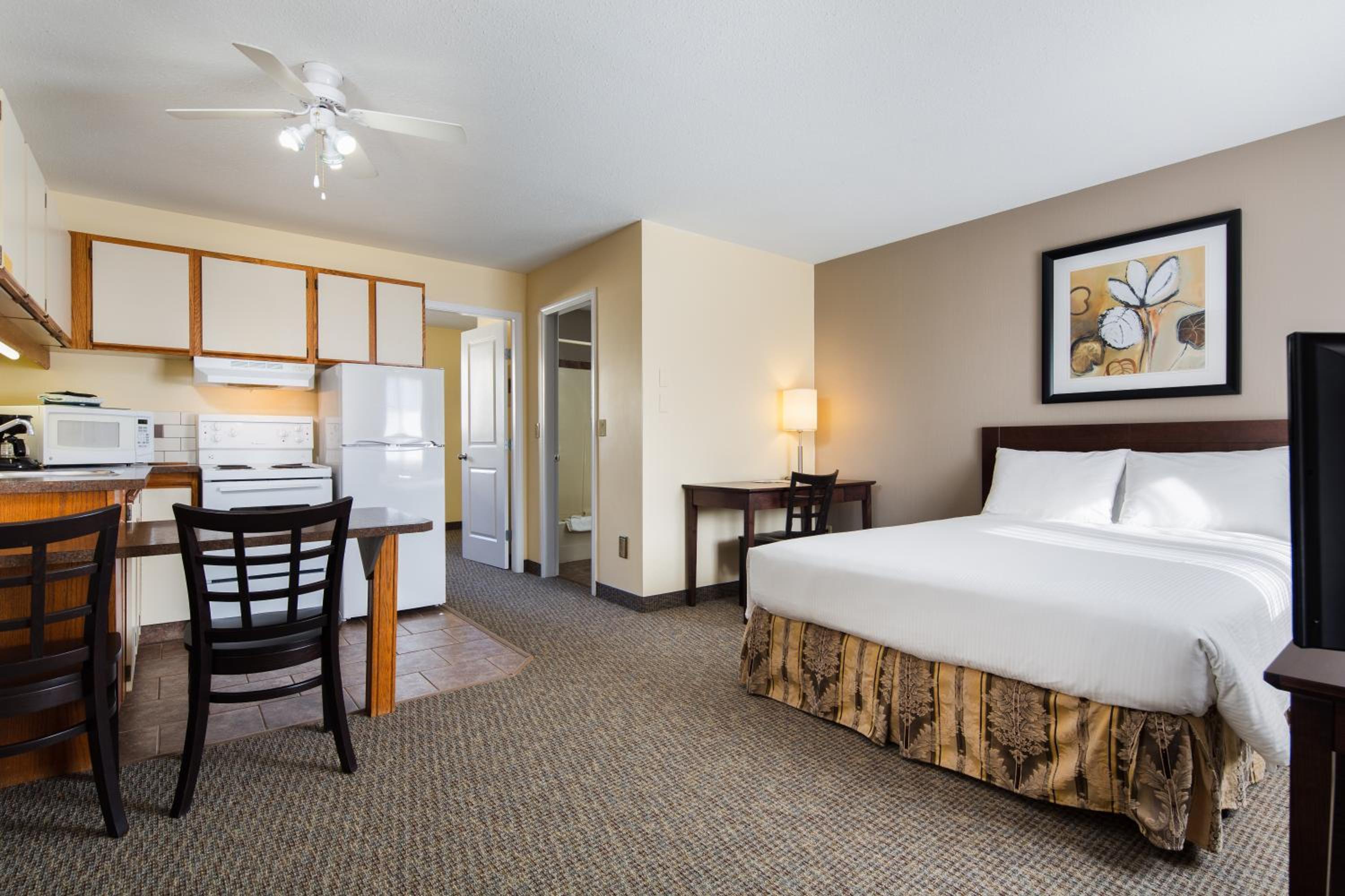 Deluxe Suite with Two Queen Beds - Photo 3