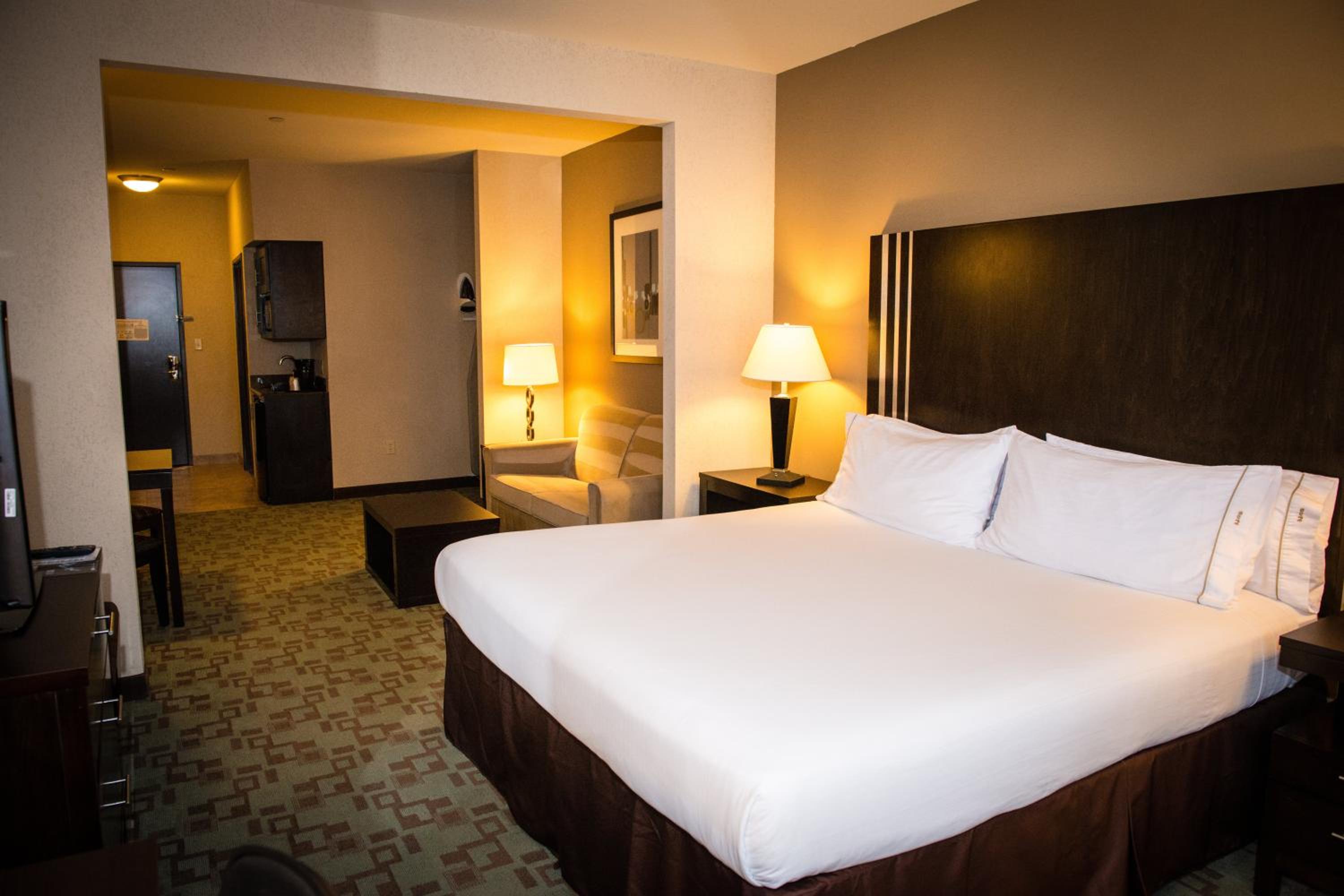 King Suite - Photo 2