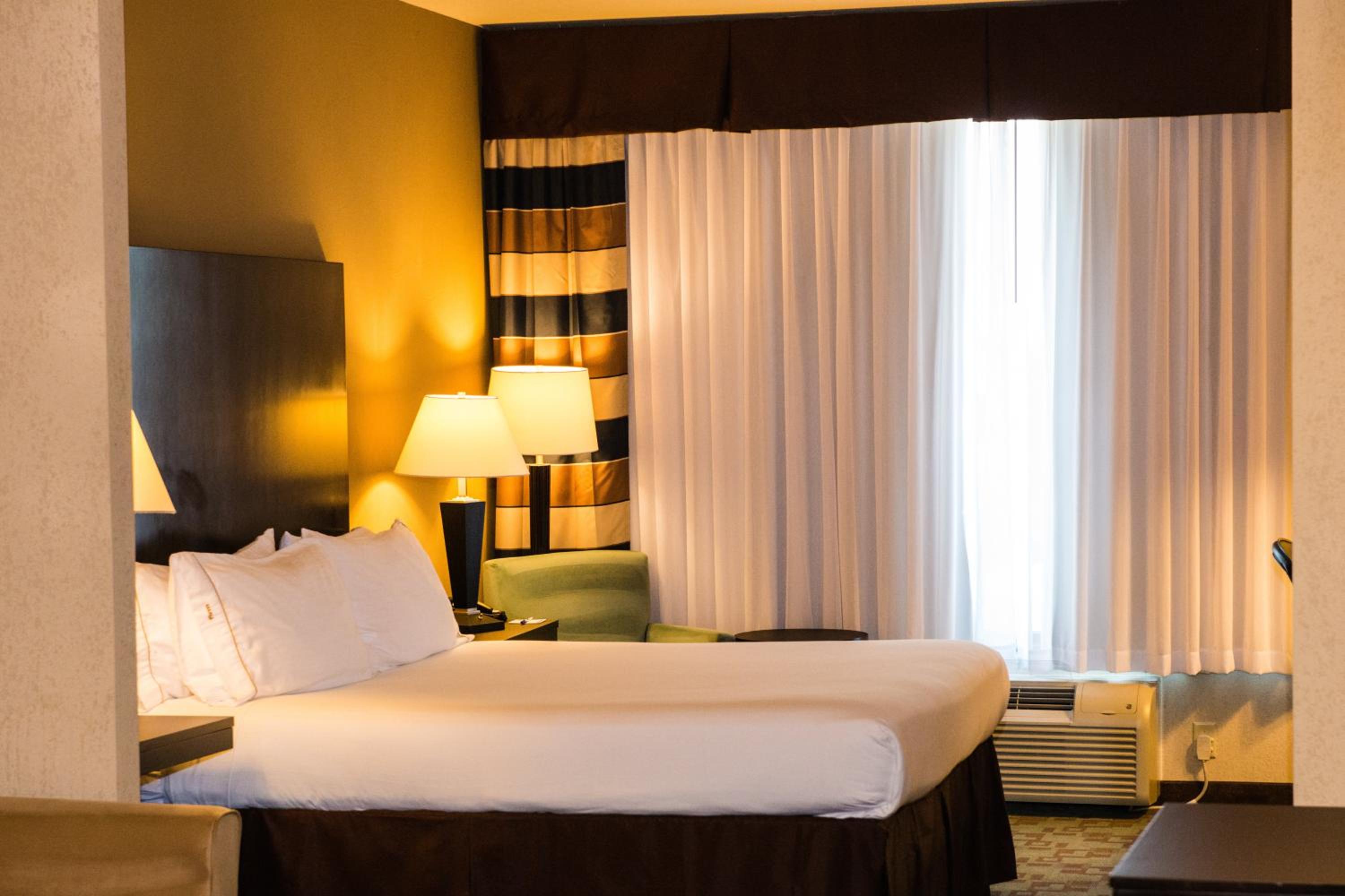 King Suite - Photo 6