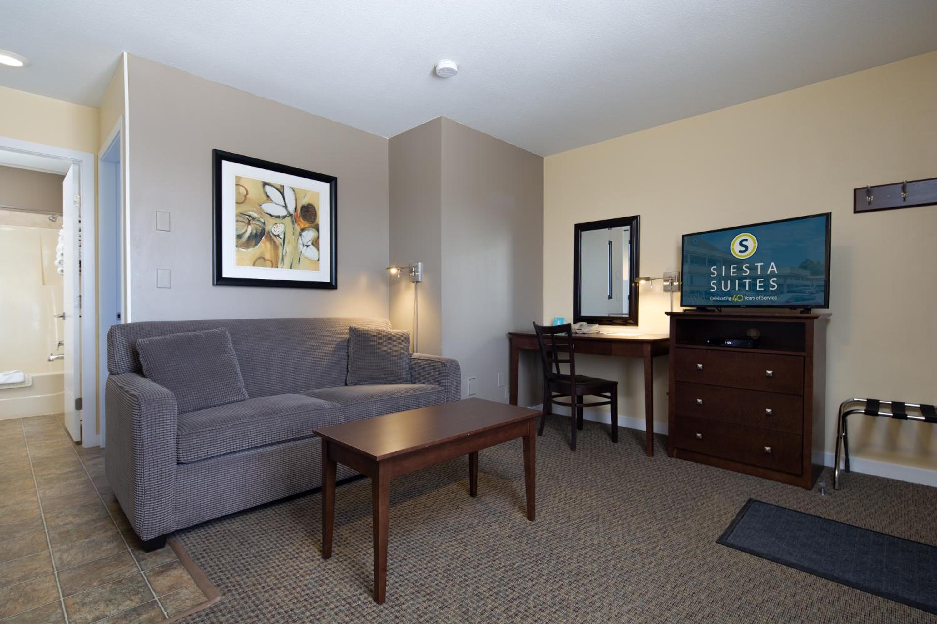 One-Bedroom Suite with Kitchen - Photo 1