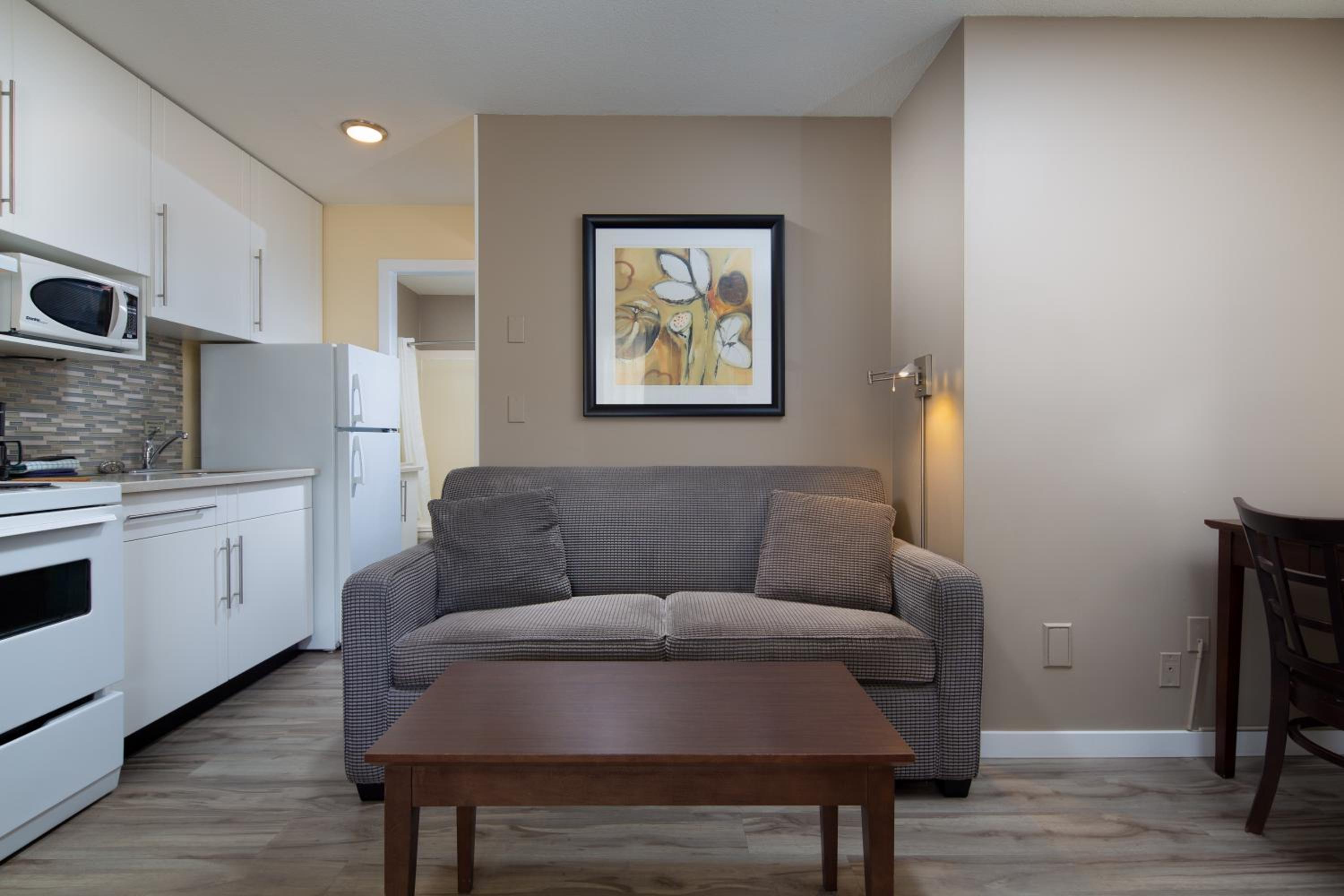 One-Bedroom Suite with Kitchen - Photo 4