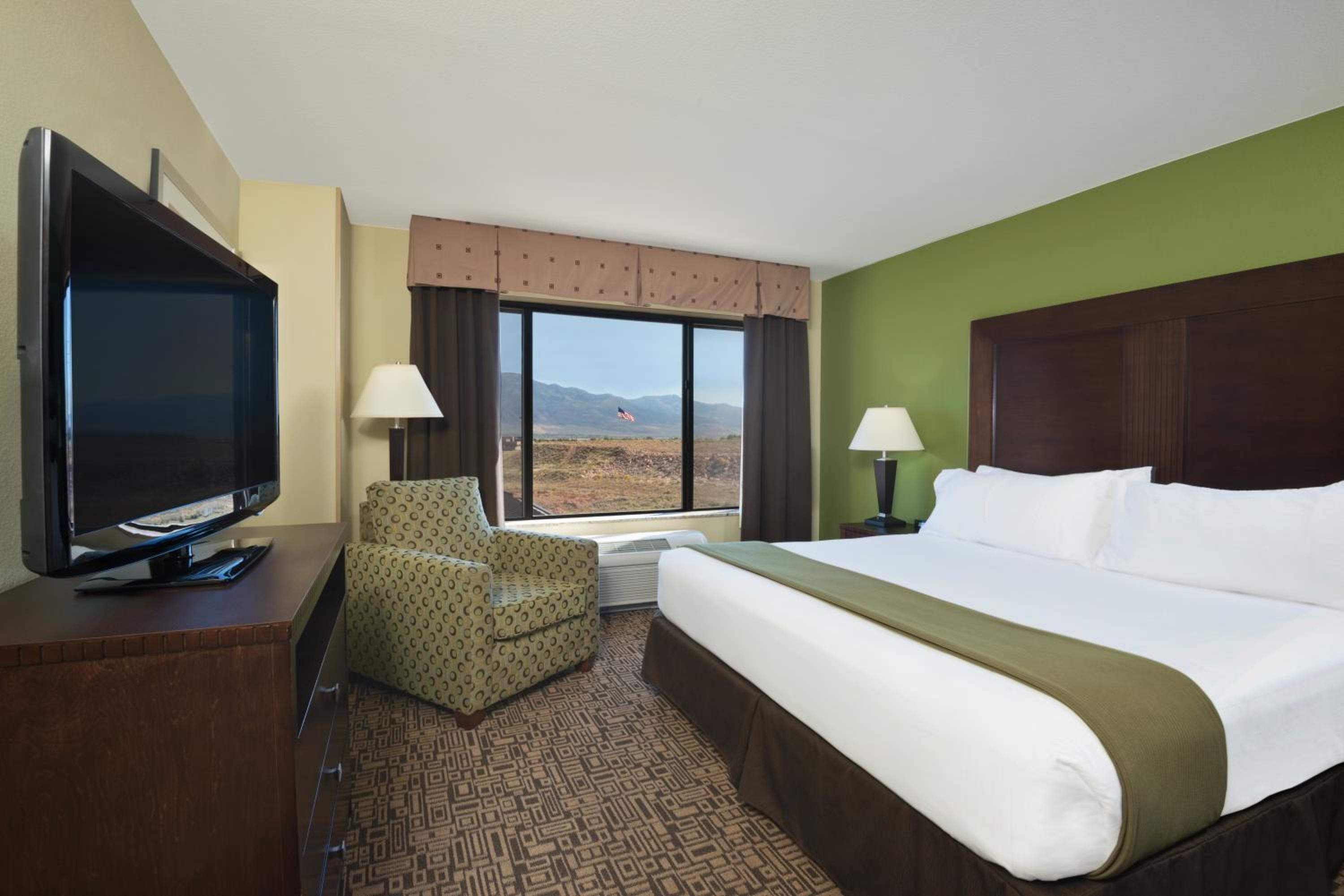 Standard King Room - Photo 6