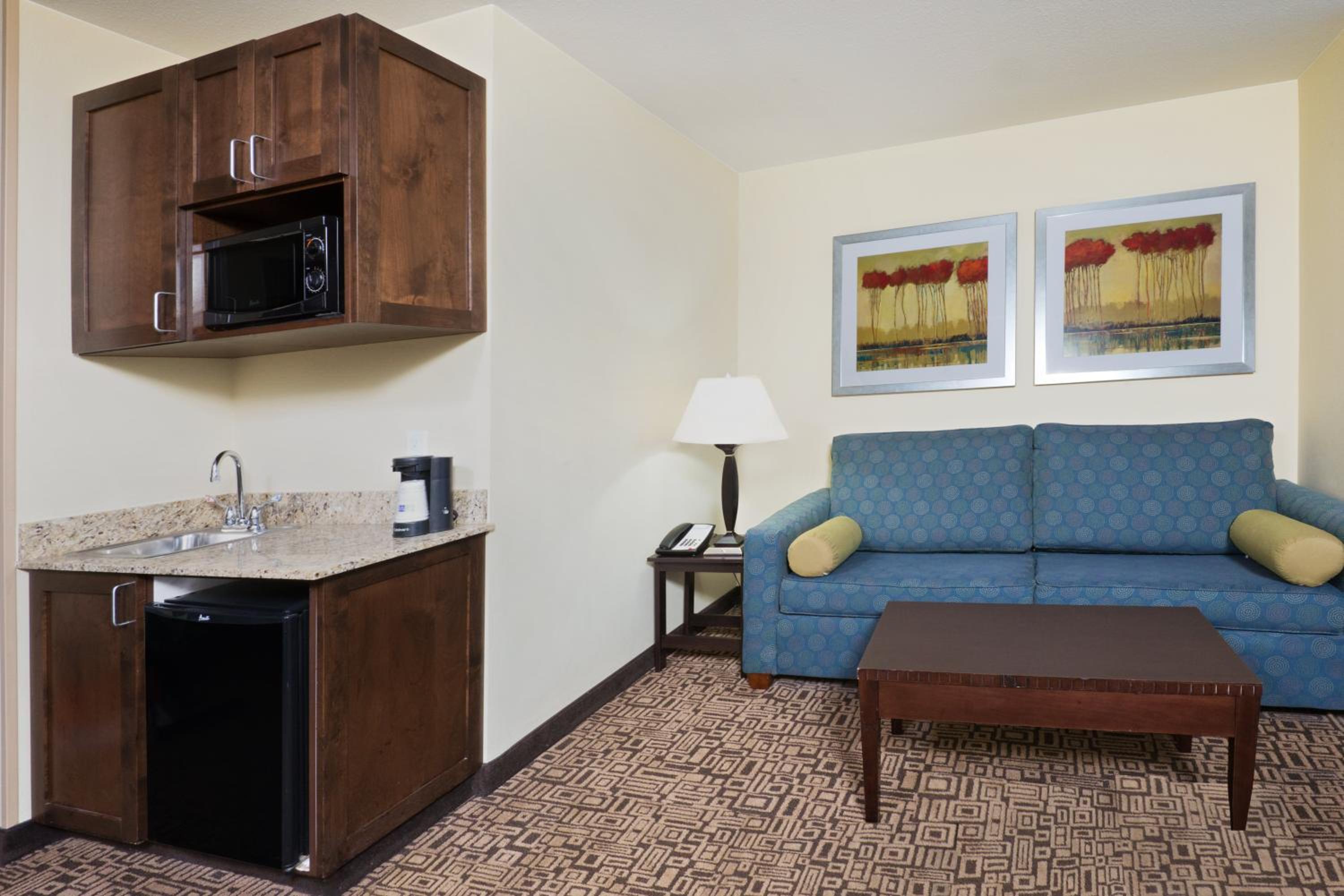 Standard King Room - Photo 5