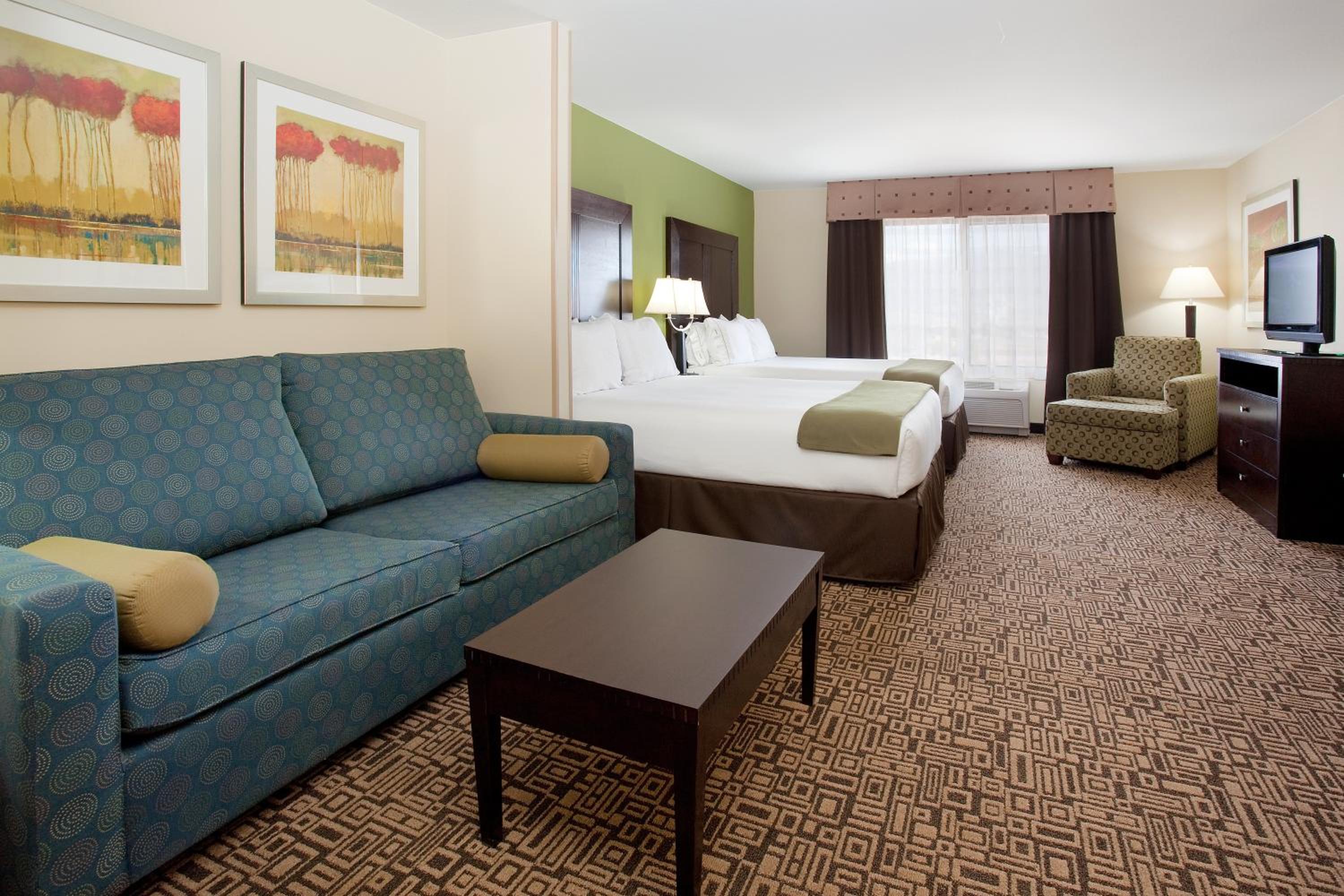 Suite - Only Hearing Accessible - Photo 3