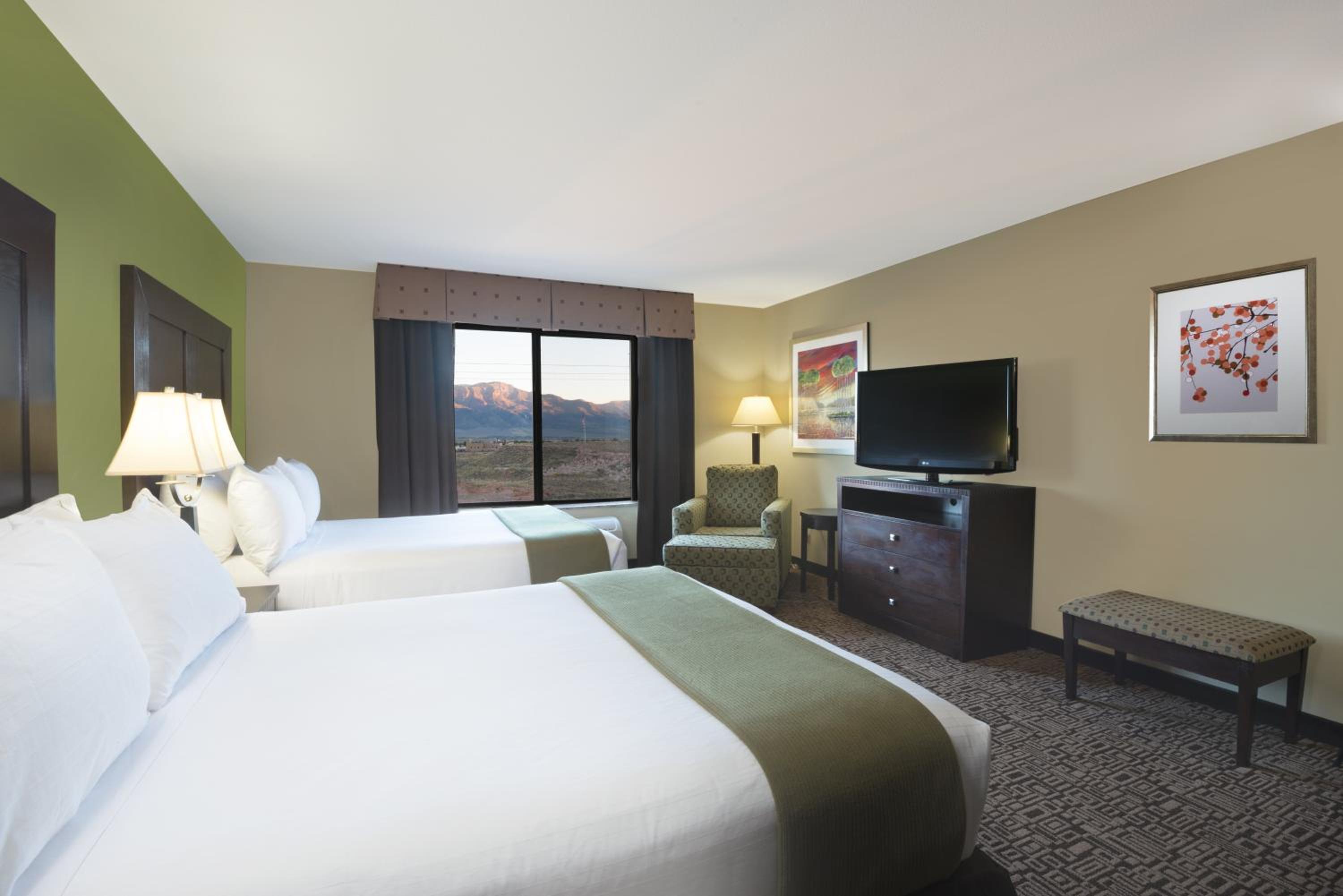 Suite - Only Hearing Accessible - Photo 2
