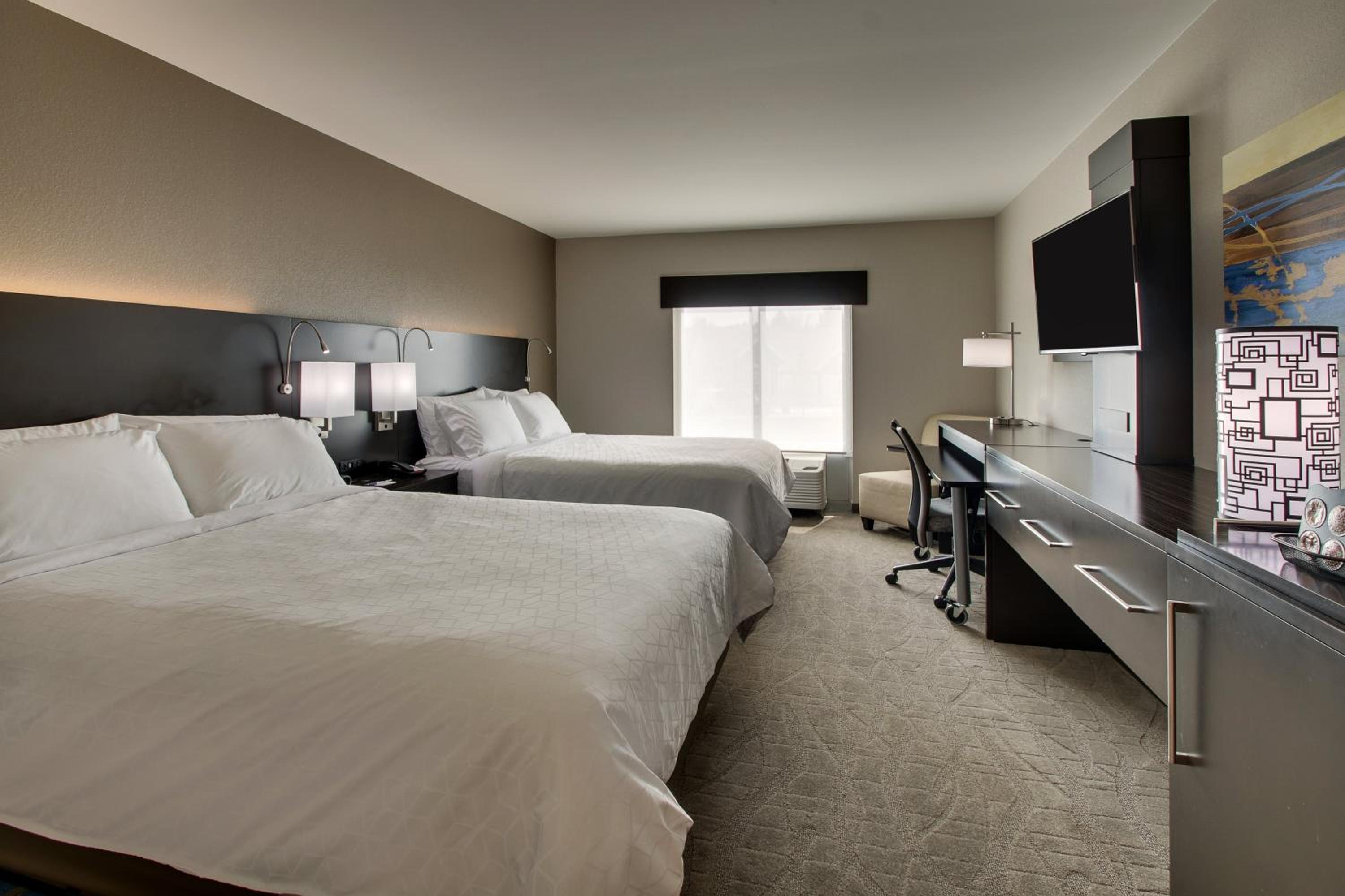 Standard Queen Room with Two Queen Beds - Communications Accessible photo 1