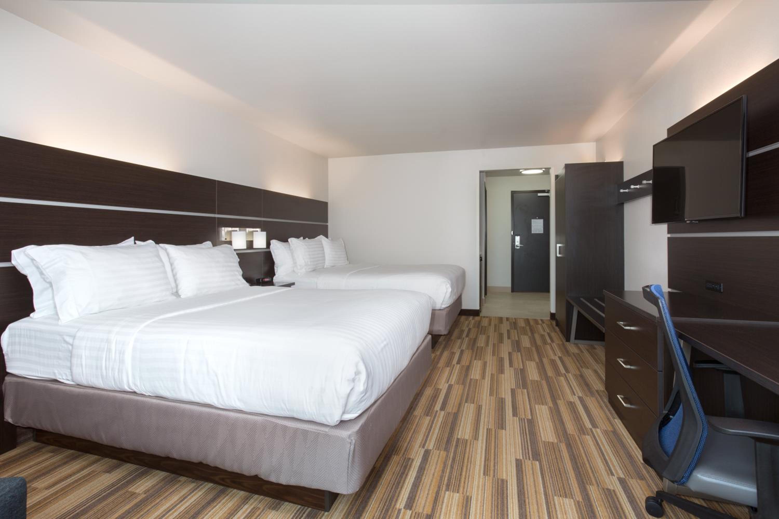 Standard Room with Two Queen Beds