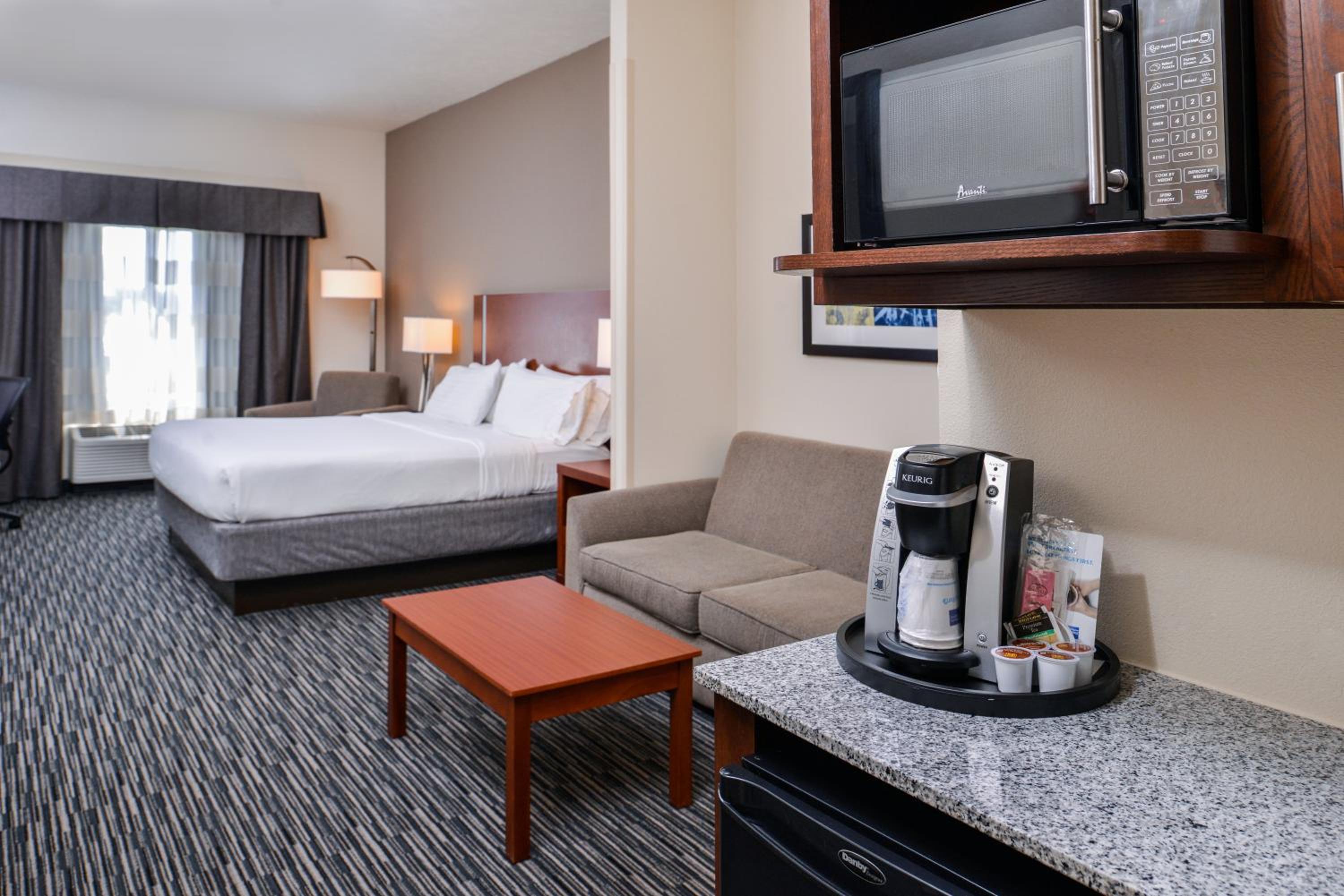 King Suite with Dining Area photo 1