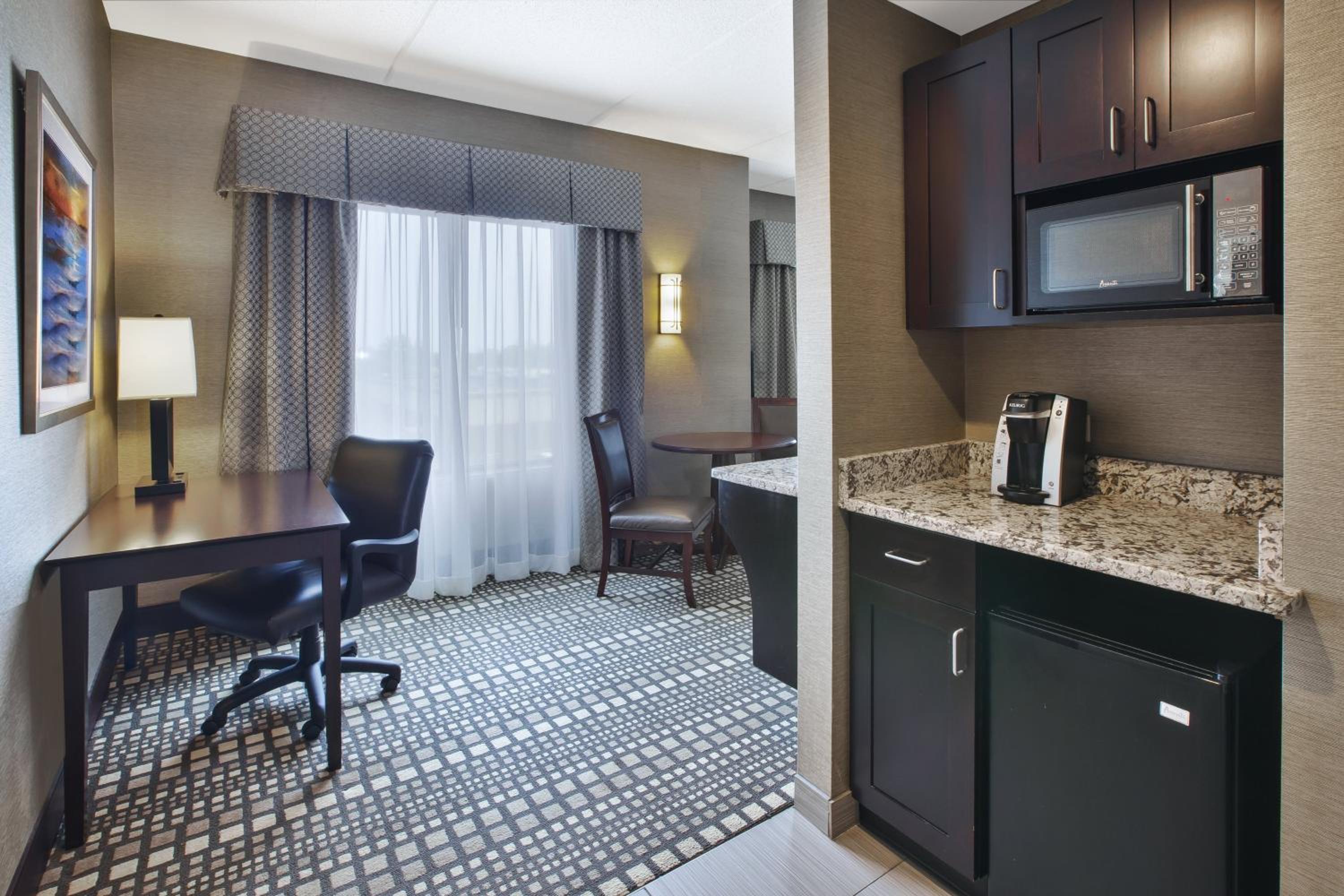 King Suite with Jetted Tub photo 3