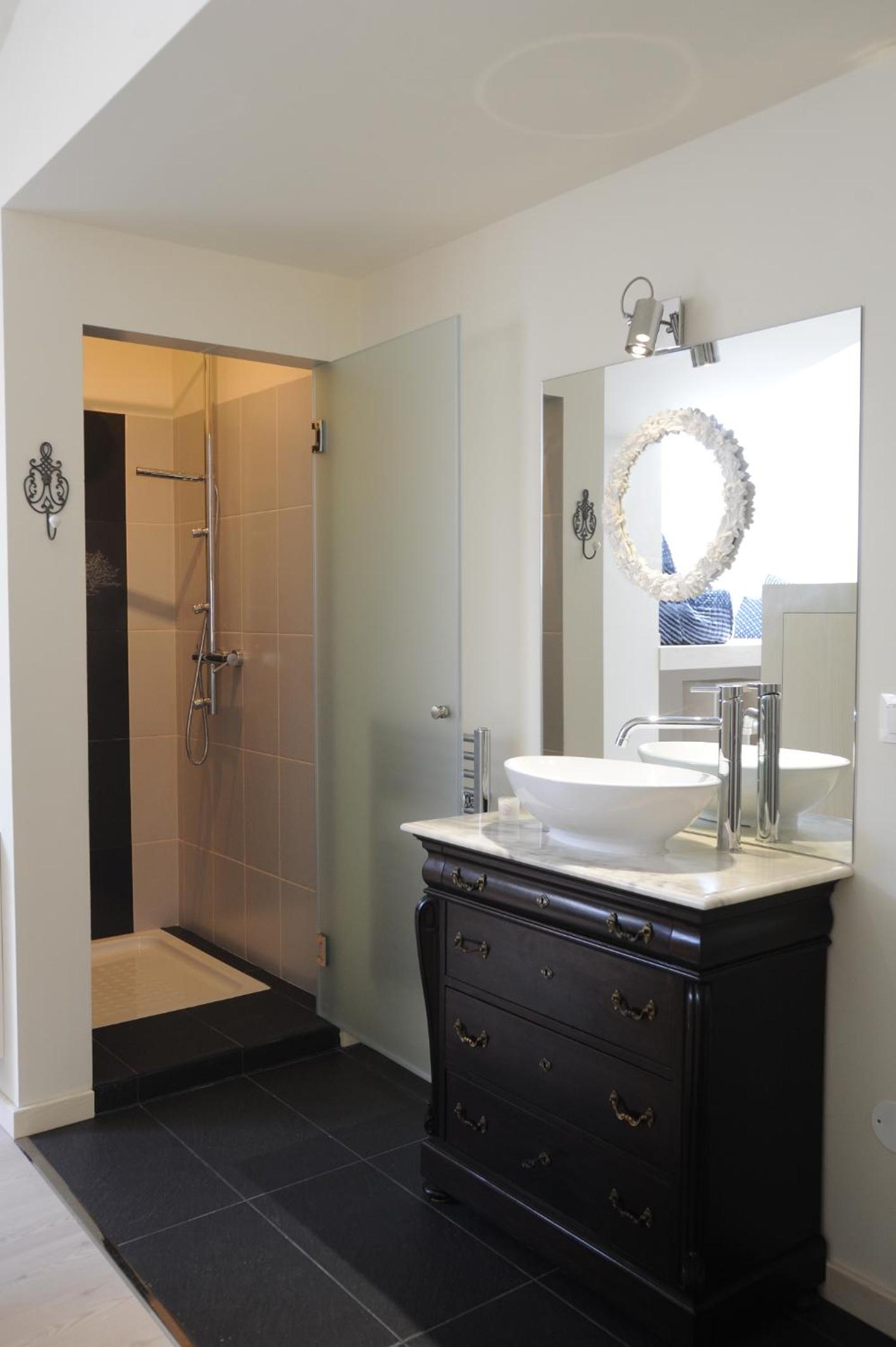Deluxe Suite - Photo 3
