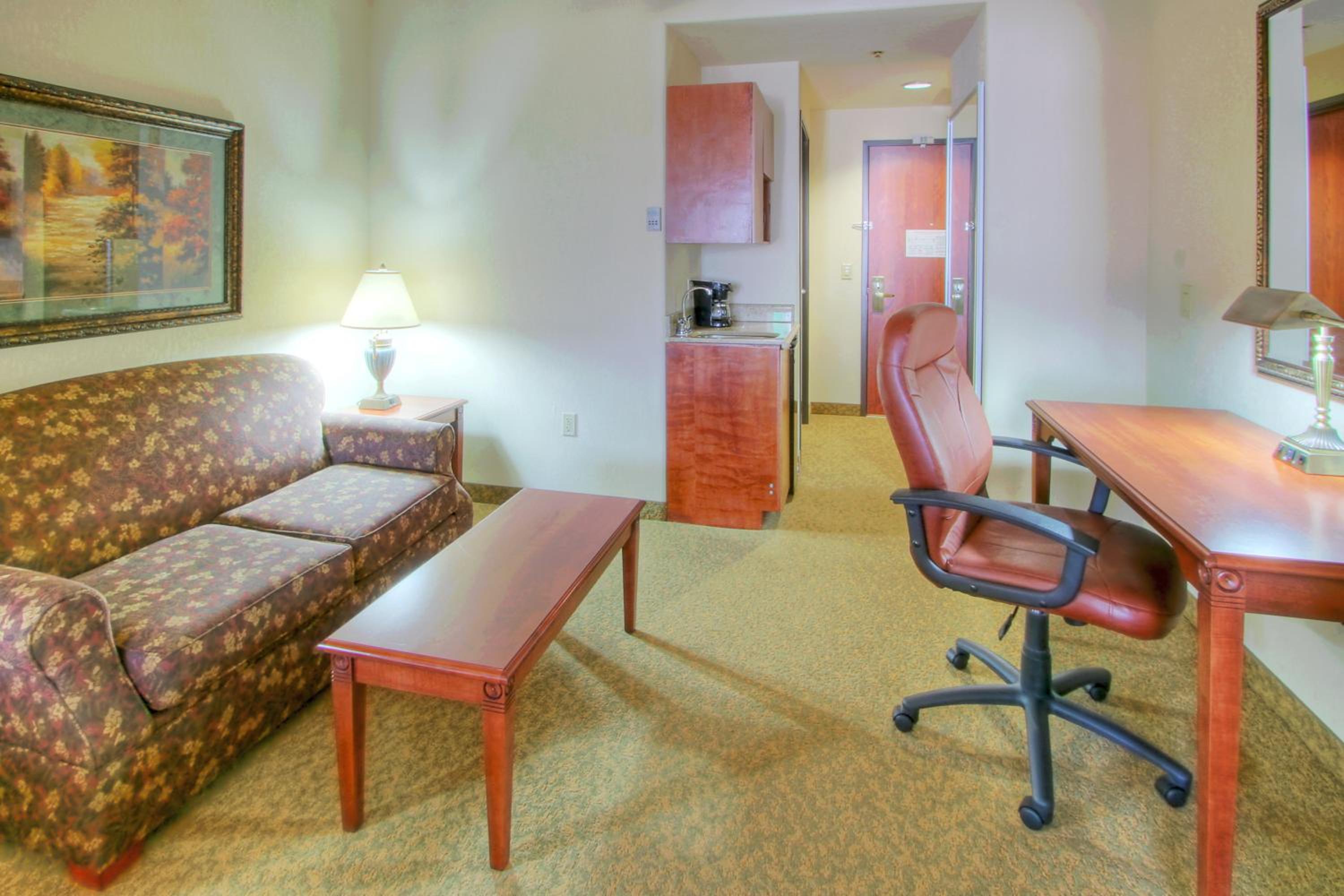 Two-Bedroom Suite - Photo 3