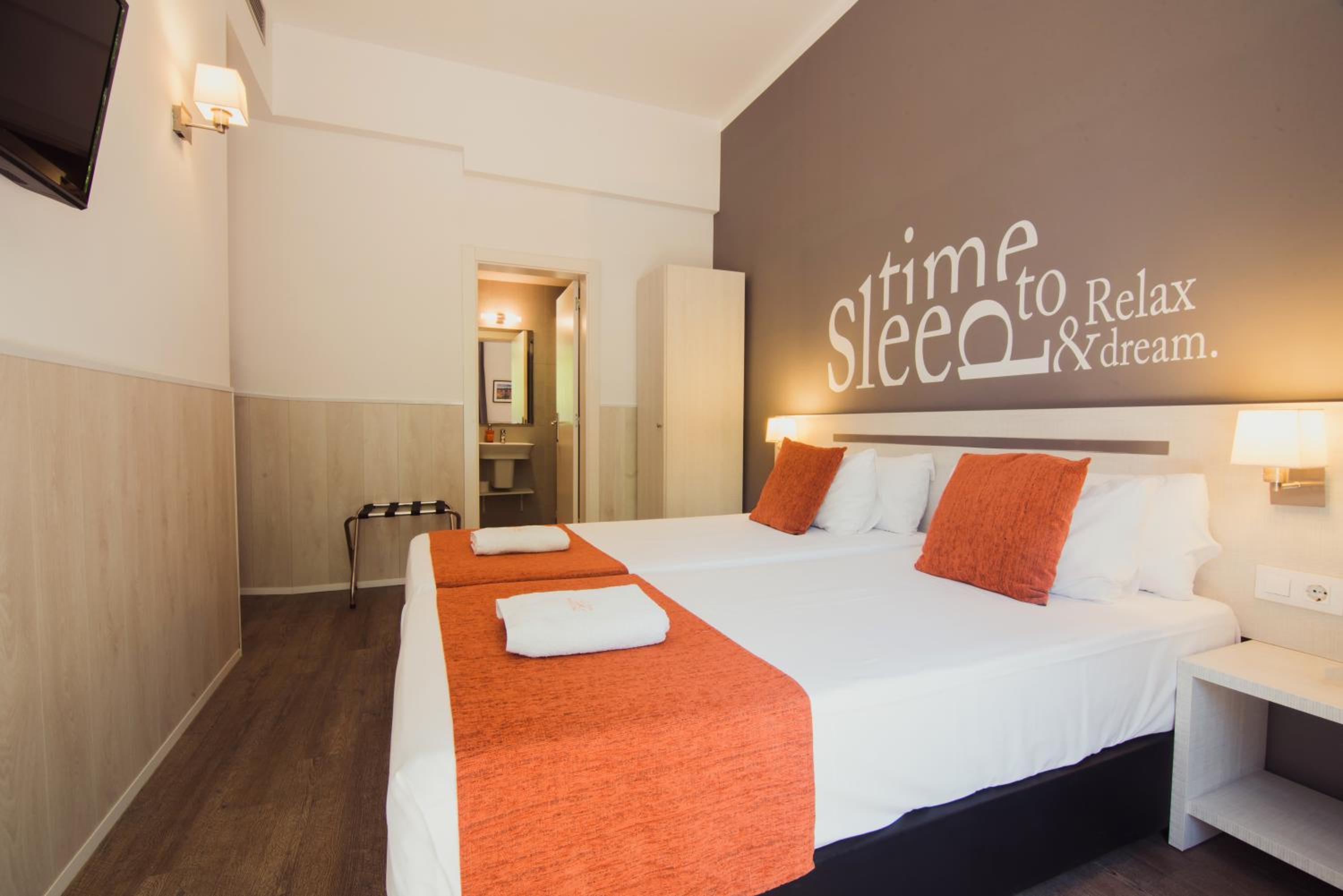 Double or Twin Room photo 2