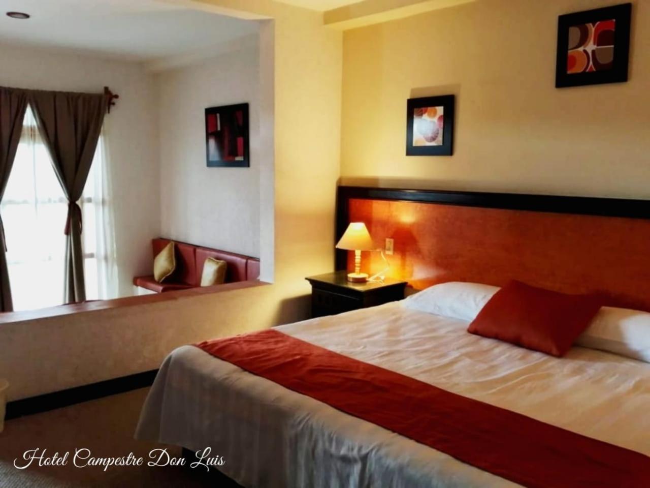 Deluxe King Suite photo 1