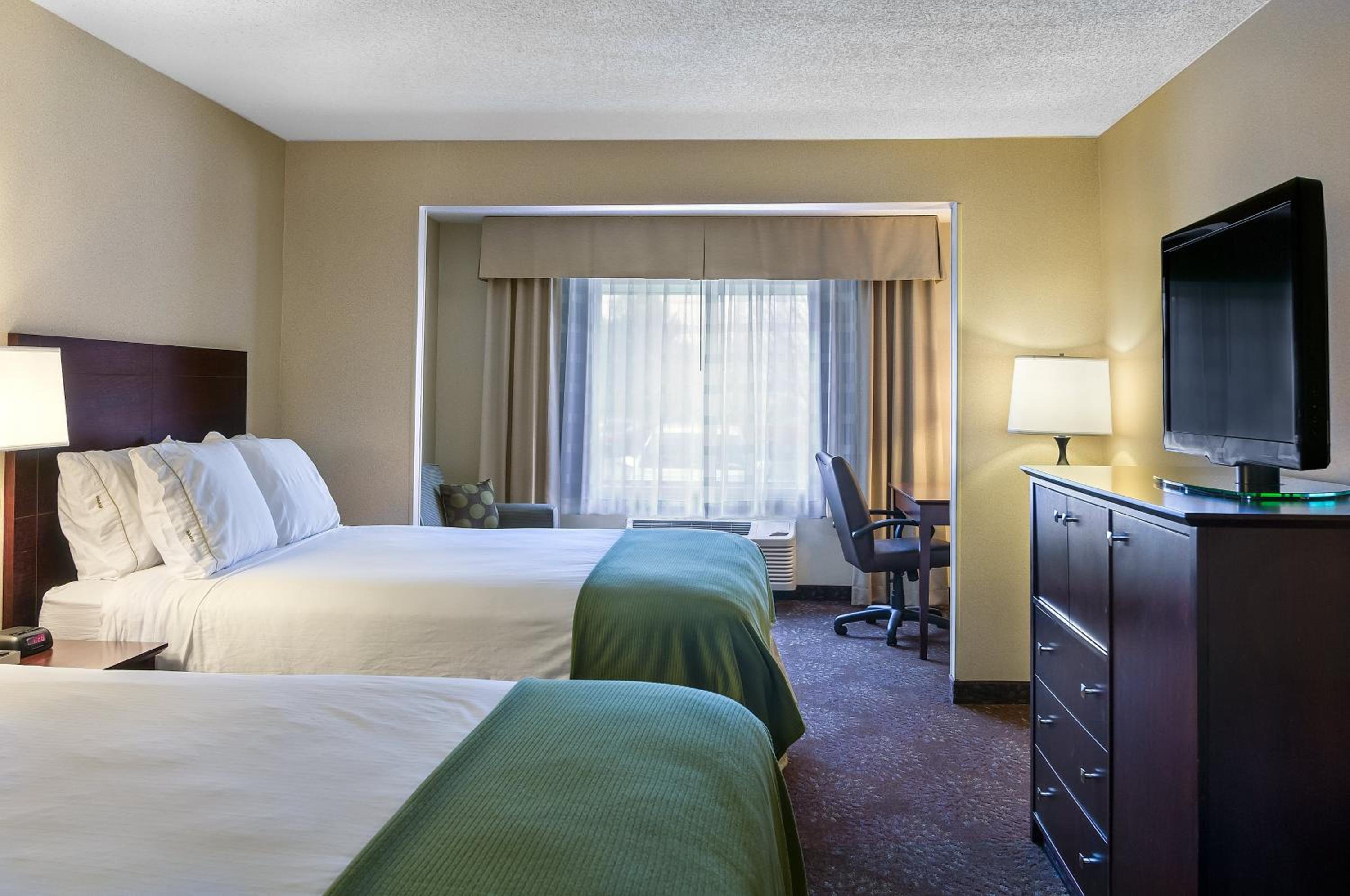 Queen Suite with Two Queen Beds - Photo 1