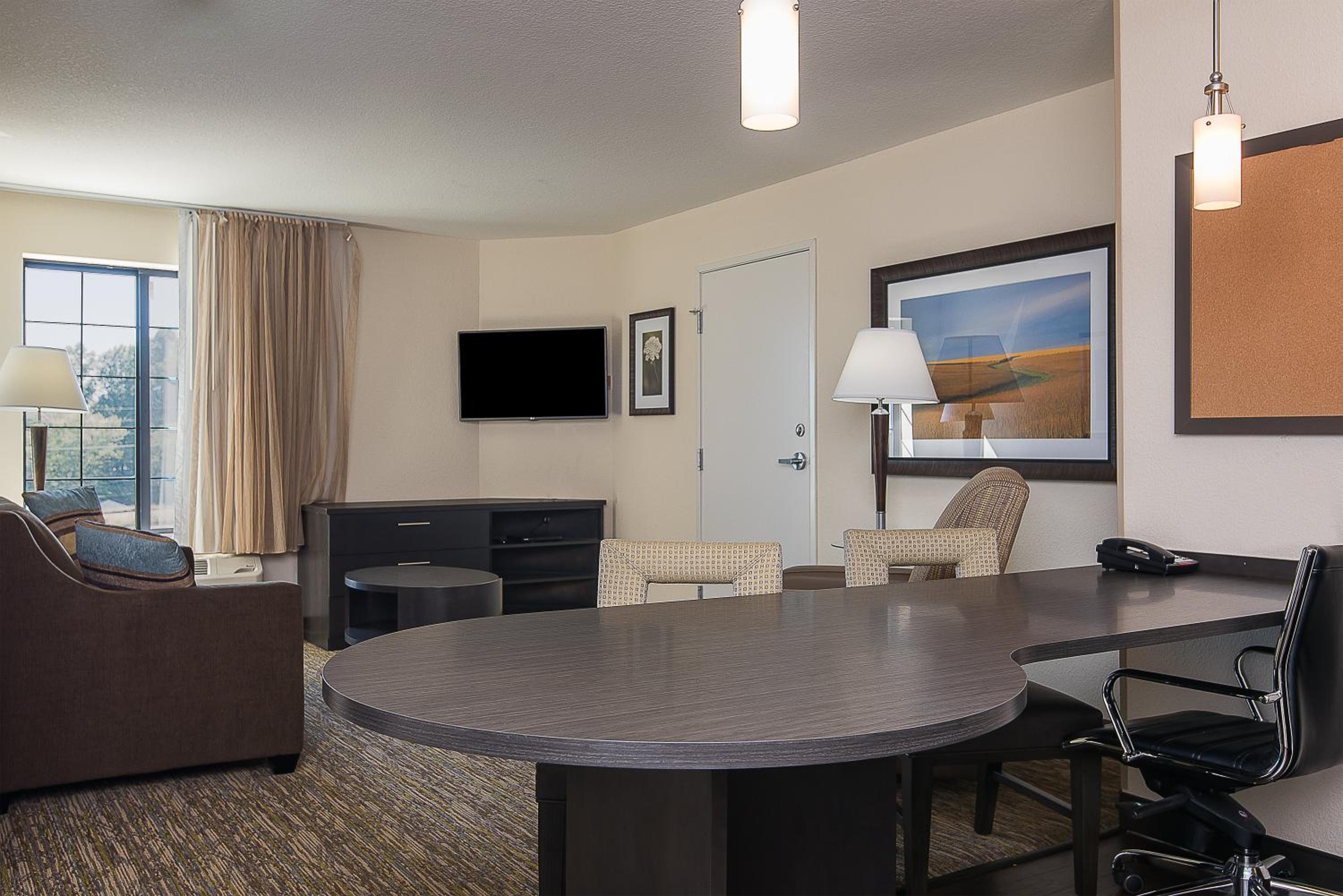 Queen Studio Suite photo 3