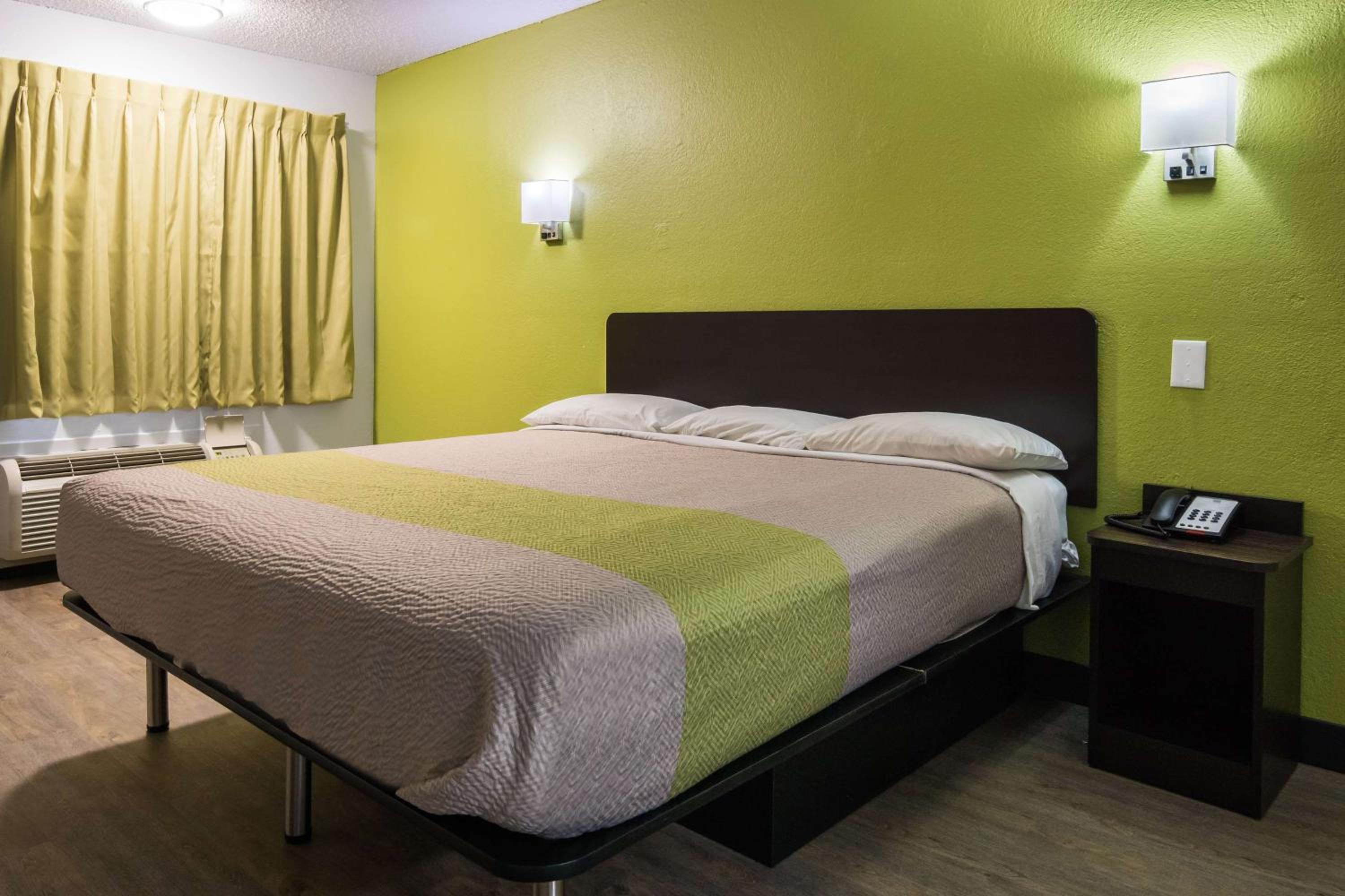 Deluxe Quadruple Room - Non-Smoking - Photo 1