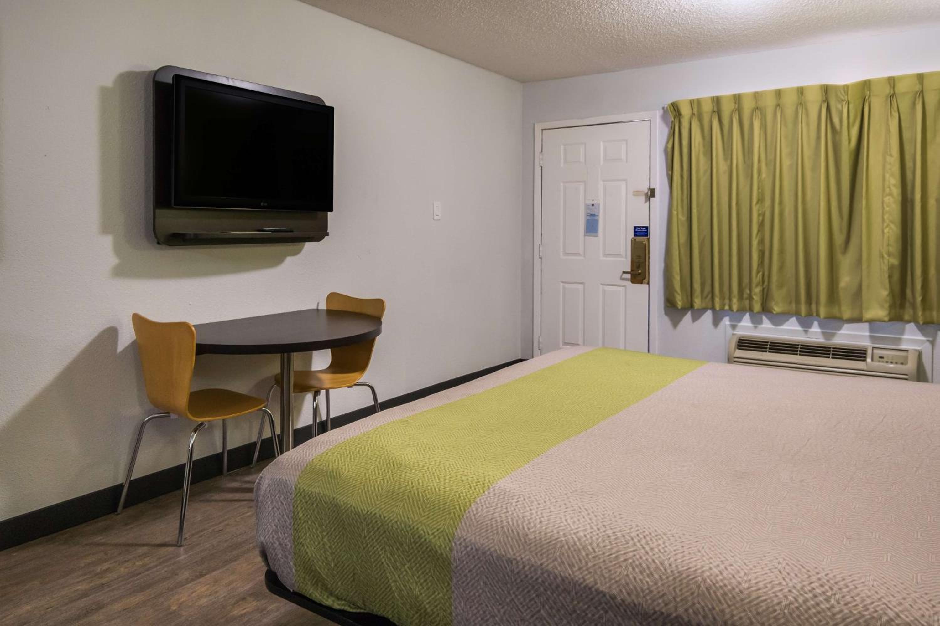 Deluxe Quadruple Room - Non-Smoking - Photo 4
