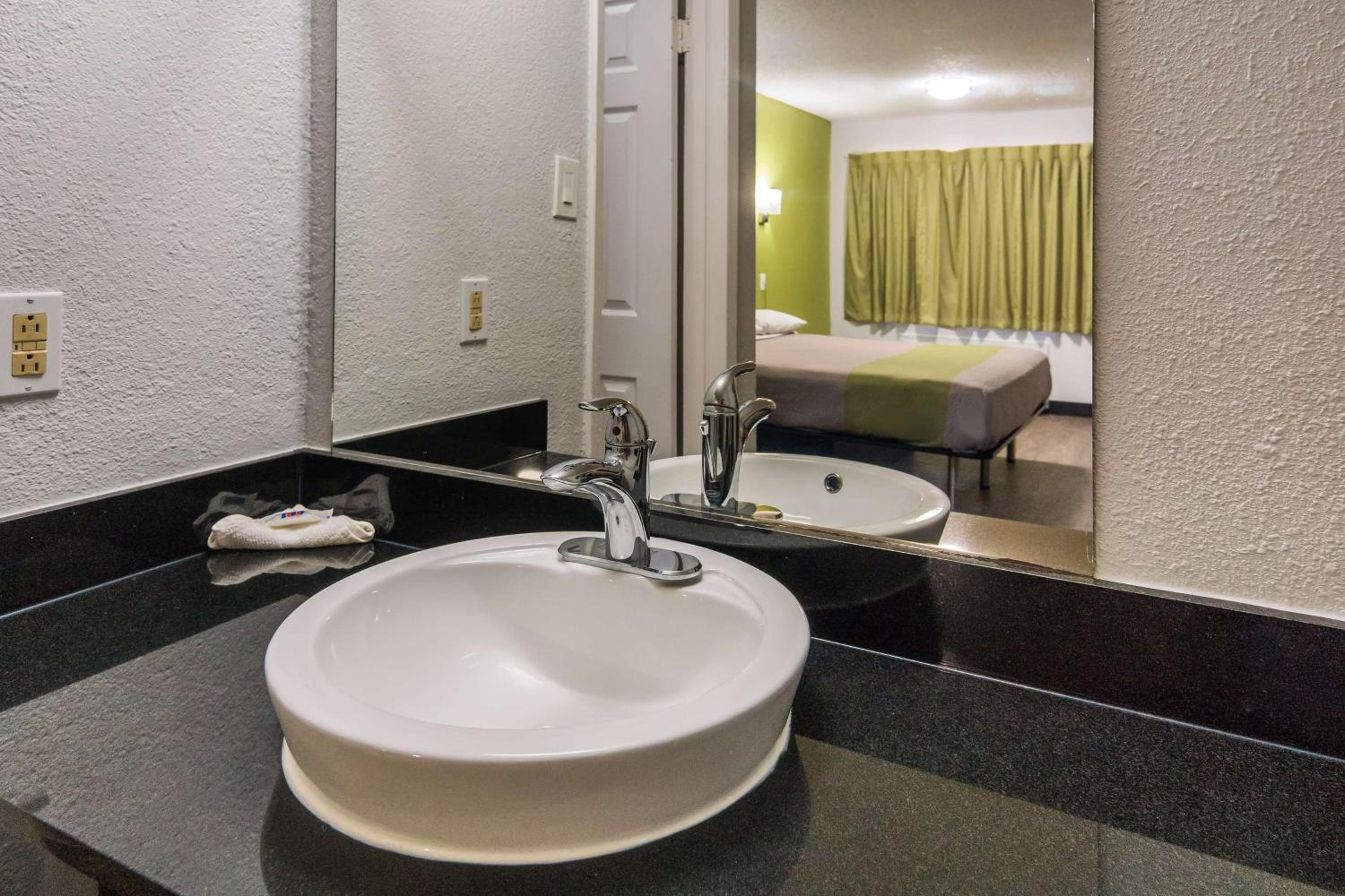 Deluxe Quadruple Room - Non-Smoking - Photo 3