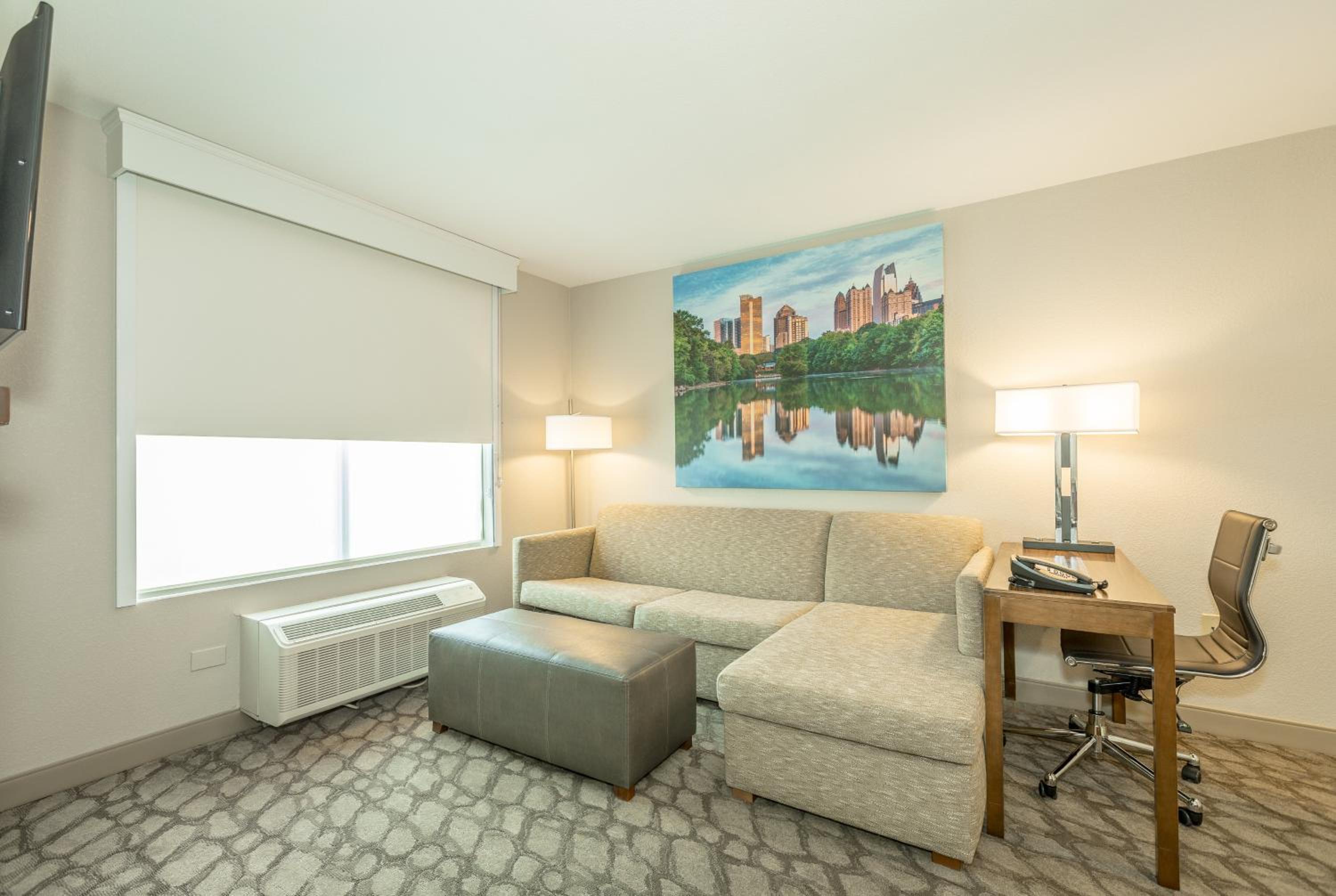 One-Bedroom King Suite with Sofa Bed photo 3