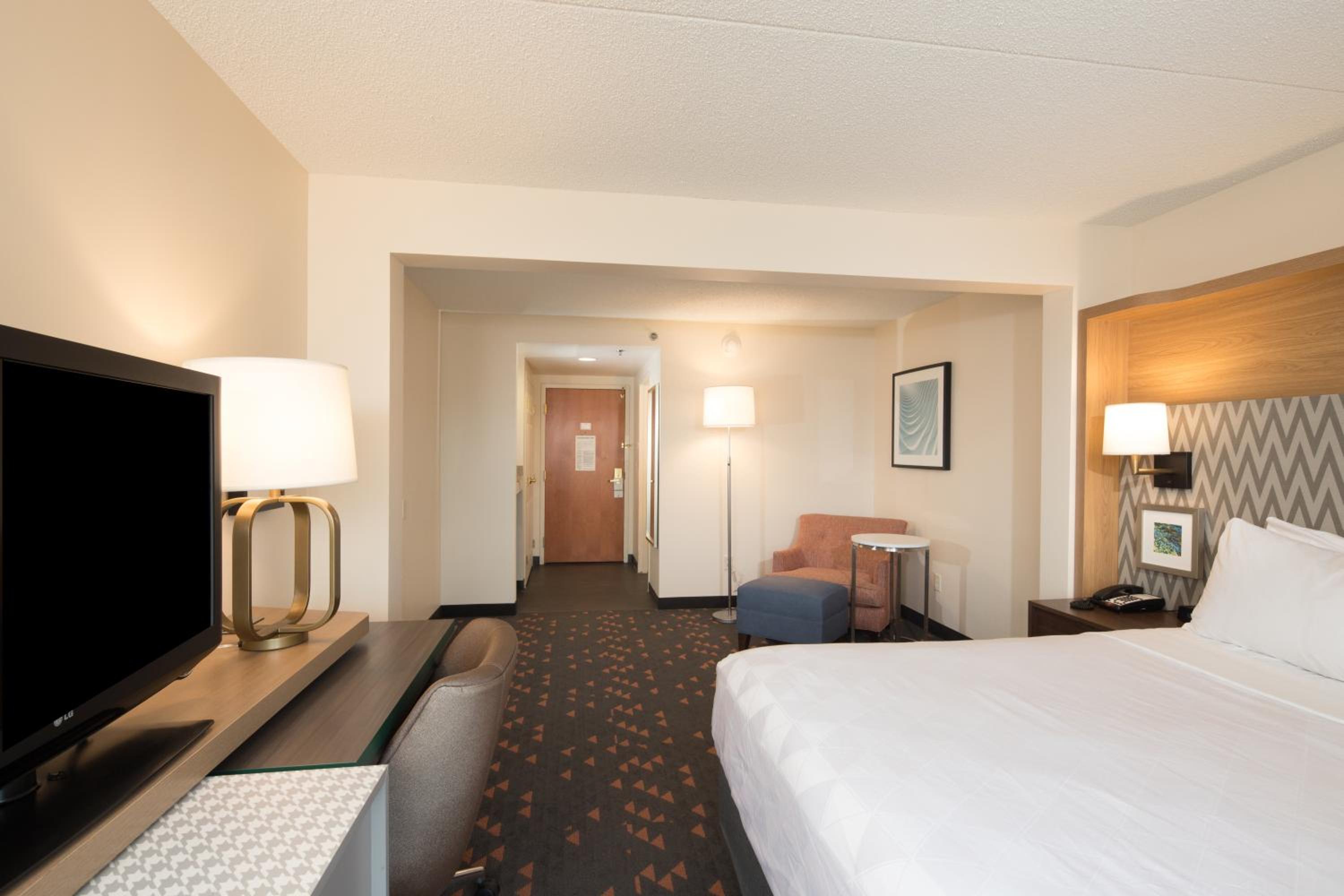Standard King Room - Photo 3