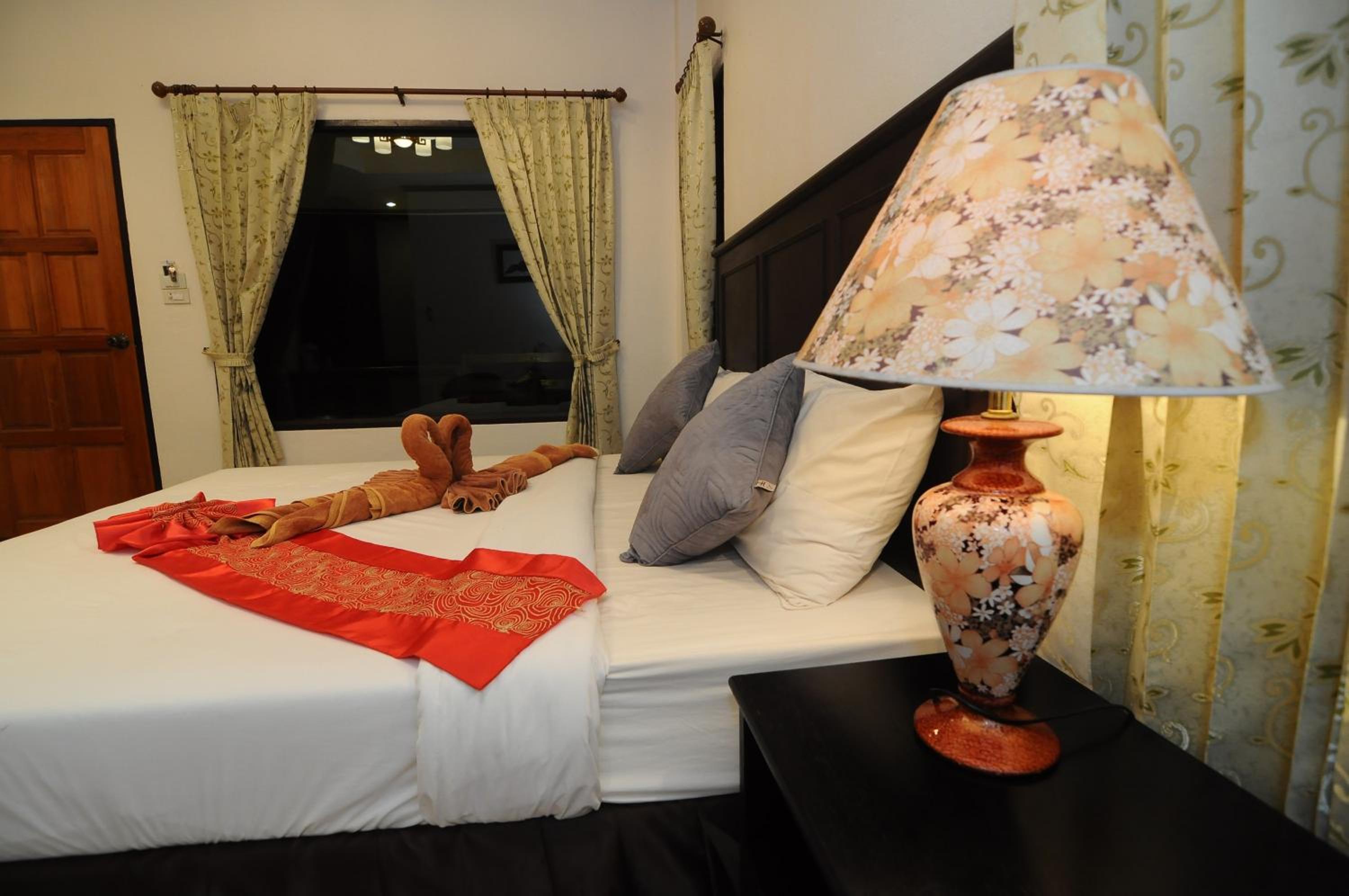 Deluxe Double or Twin Room photo 3
