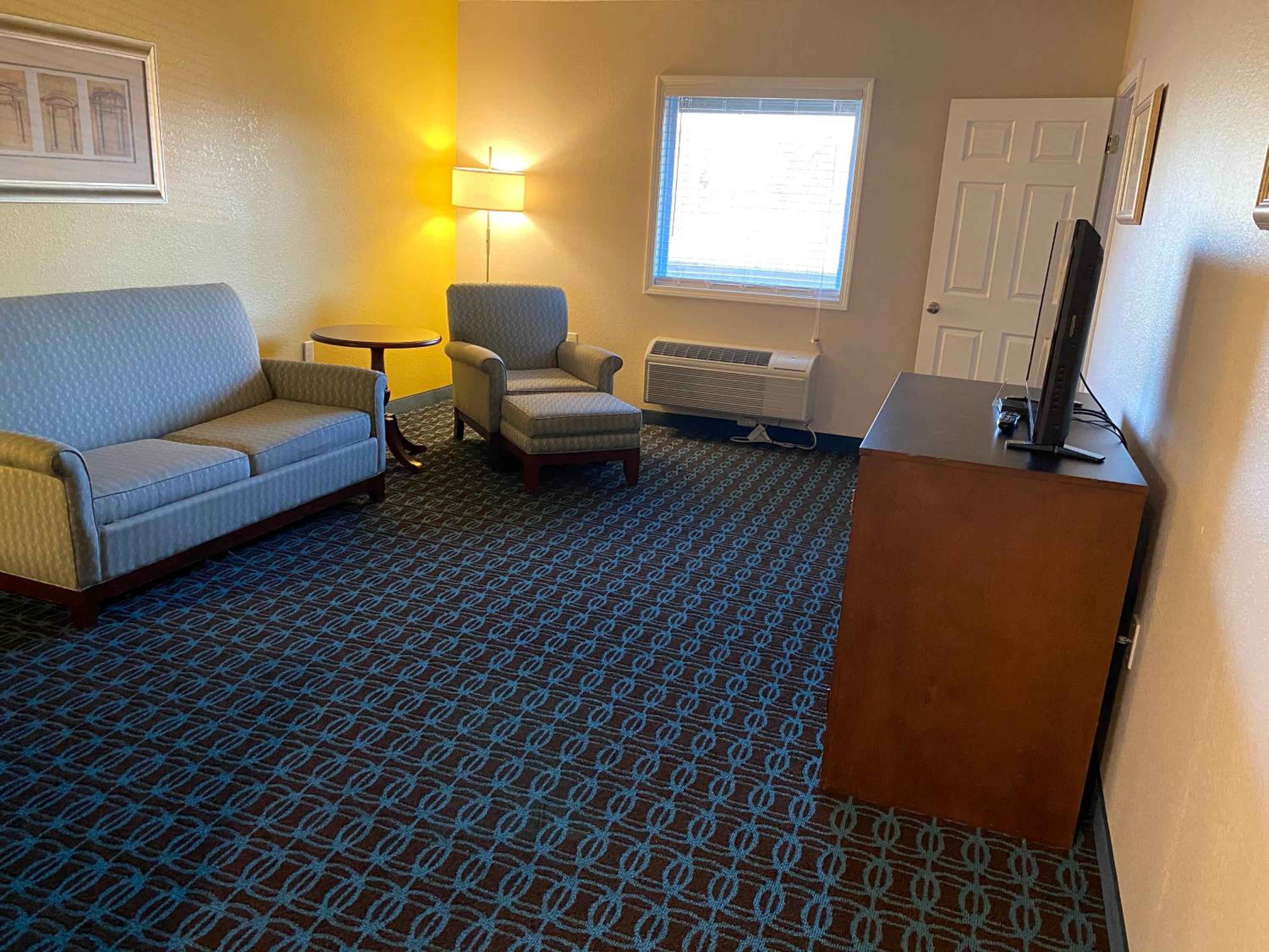 Suite with Two Queen Beds - Non-Smoking - Photo 4