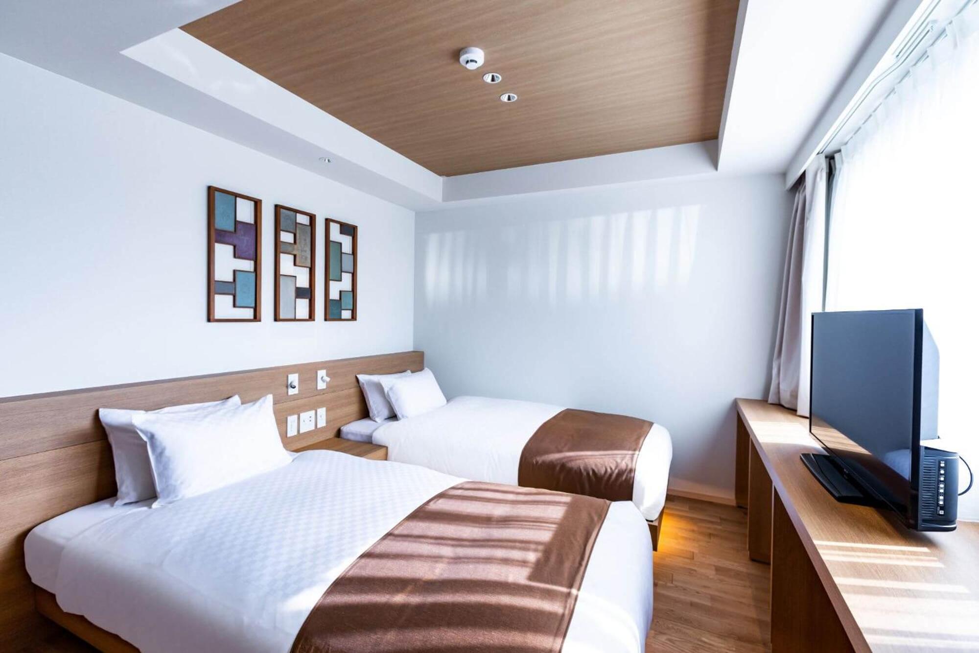 Twin Room thumbnail 6