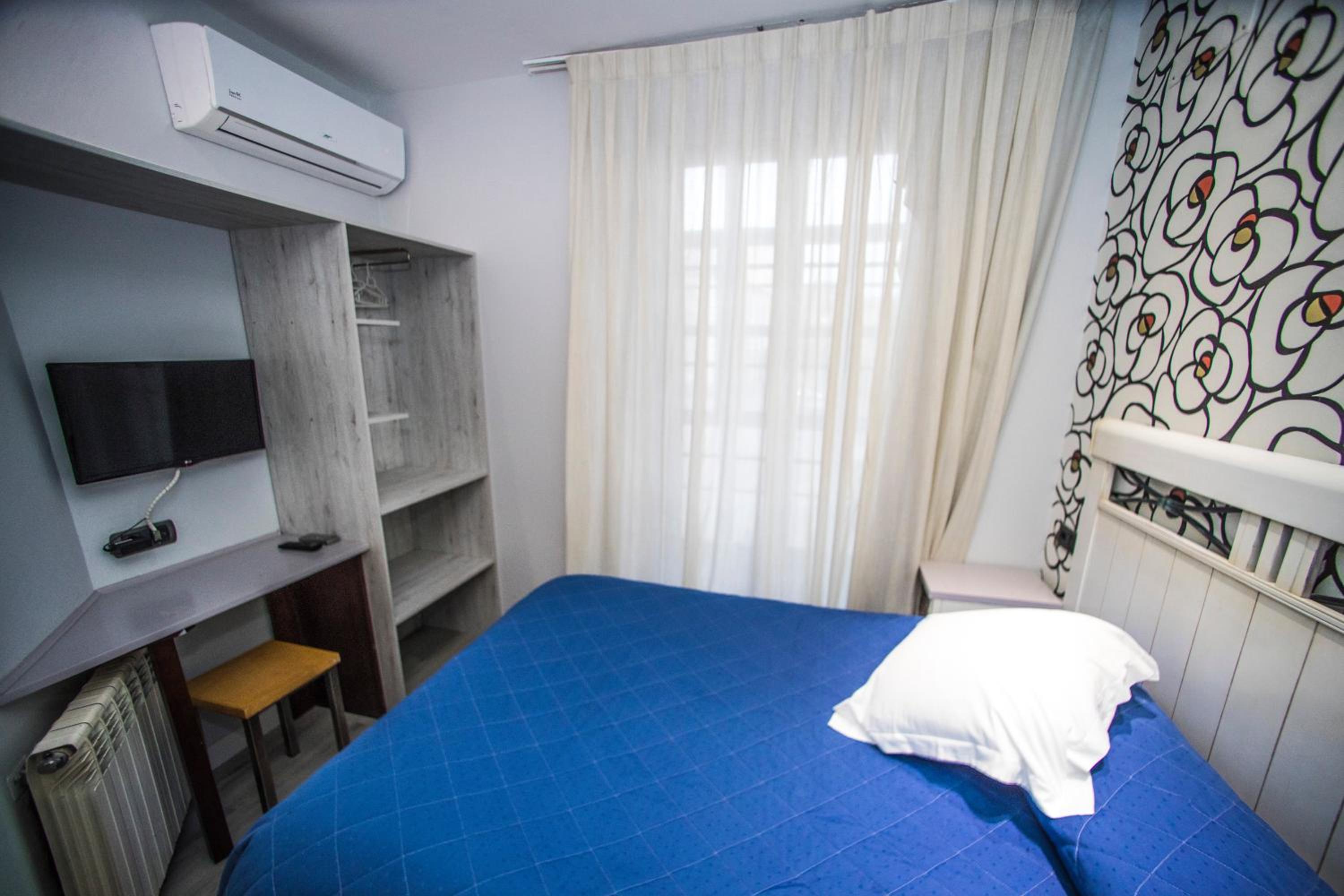 Economy Double Room with Balcony photo 3