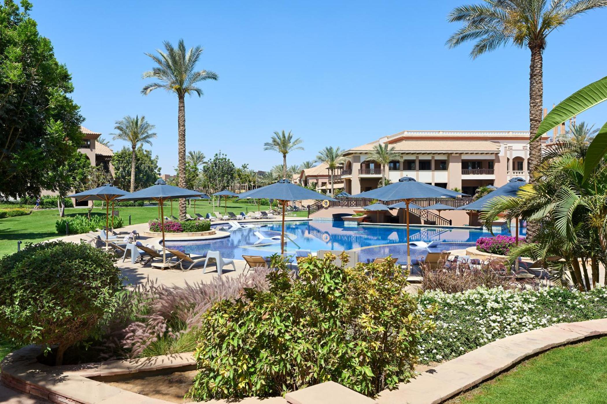 Superior Pool View Room, 1 King, Poolside view
