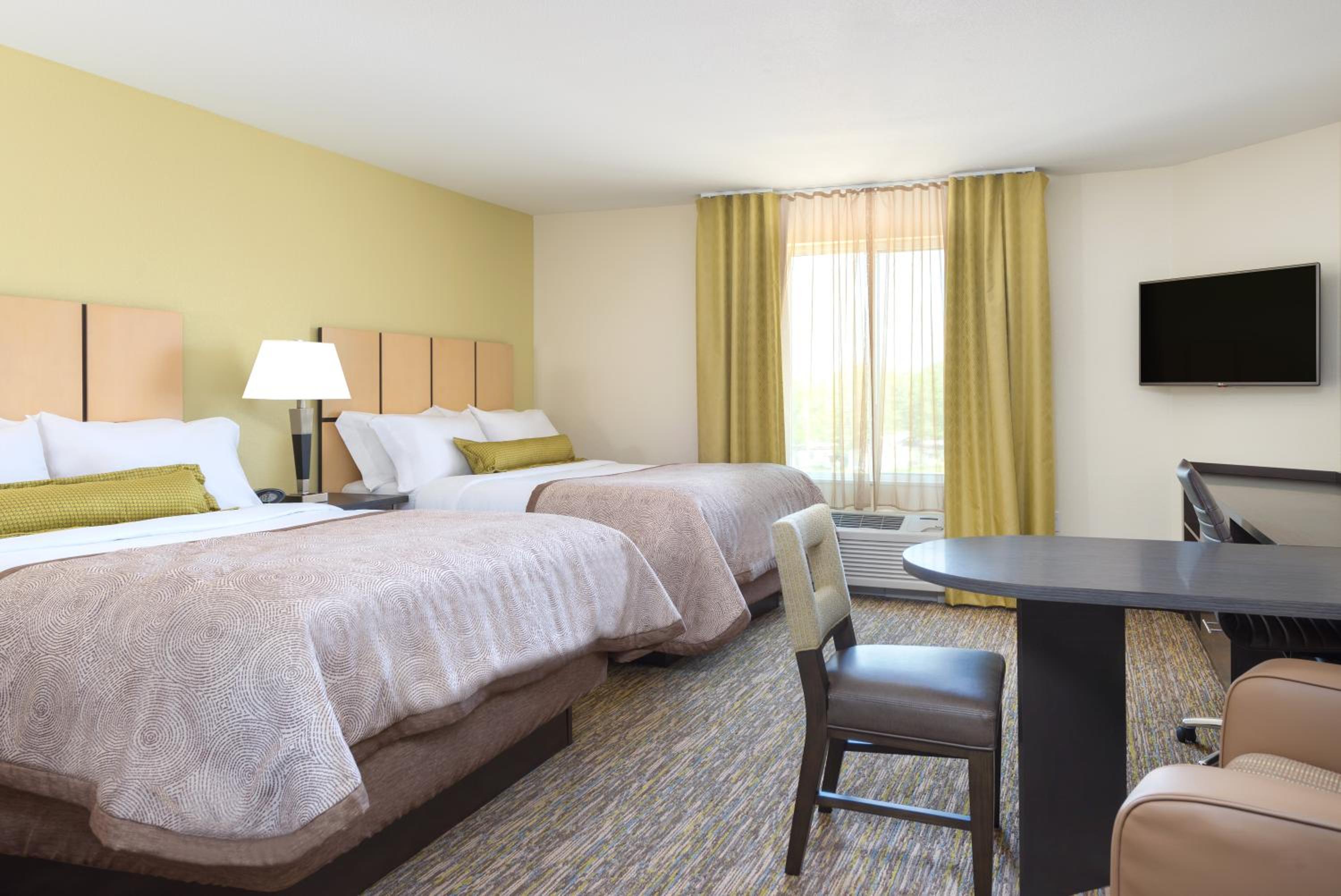 Studio Suite with Two Queen Beds - Photo 4